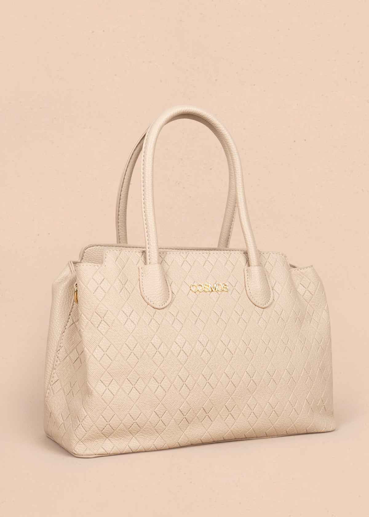 Bolso tipo cartera color beige con grabado de rombos 106300