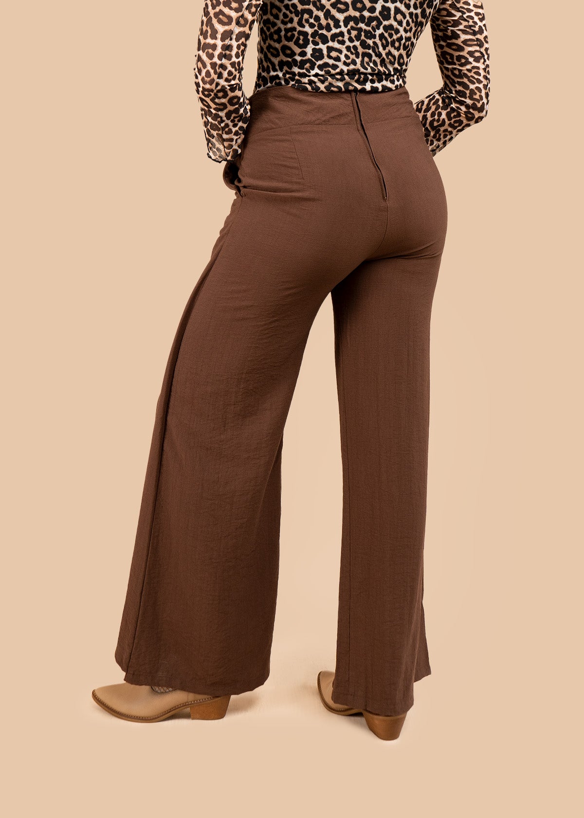Pantalón color café tipo pareo 106310