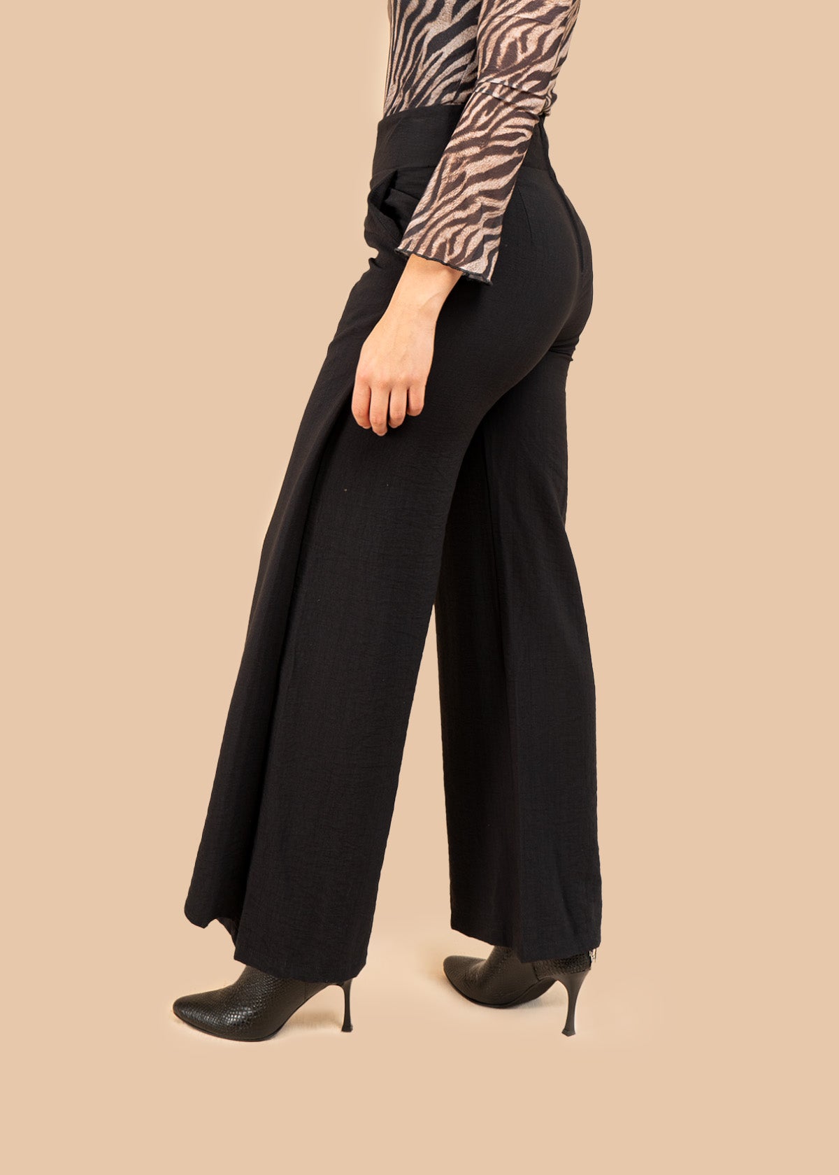 Pantalón color negro tipo pareo 106310