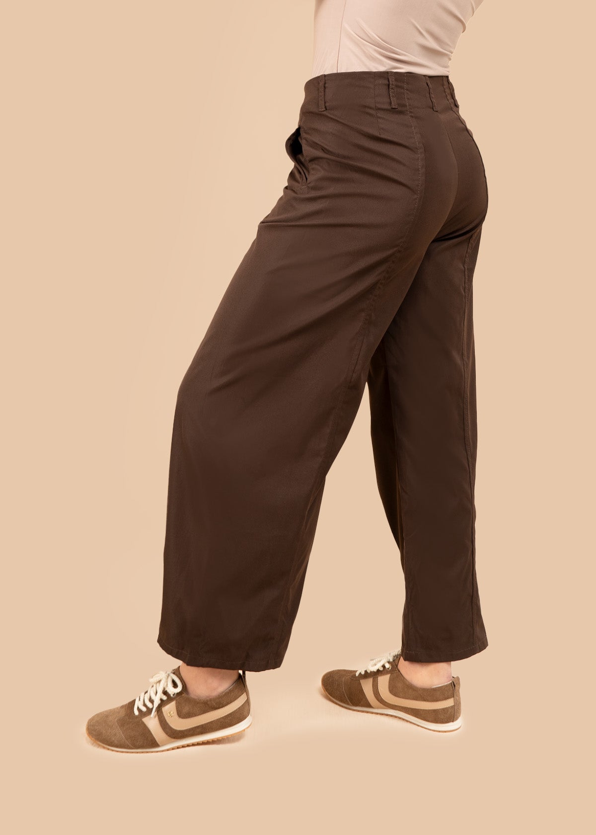 Pantalón color café bota ancha 106317