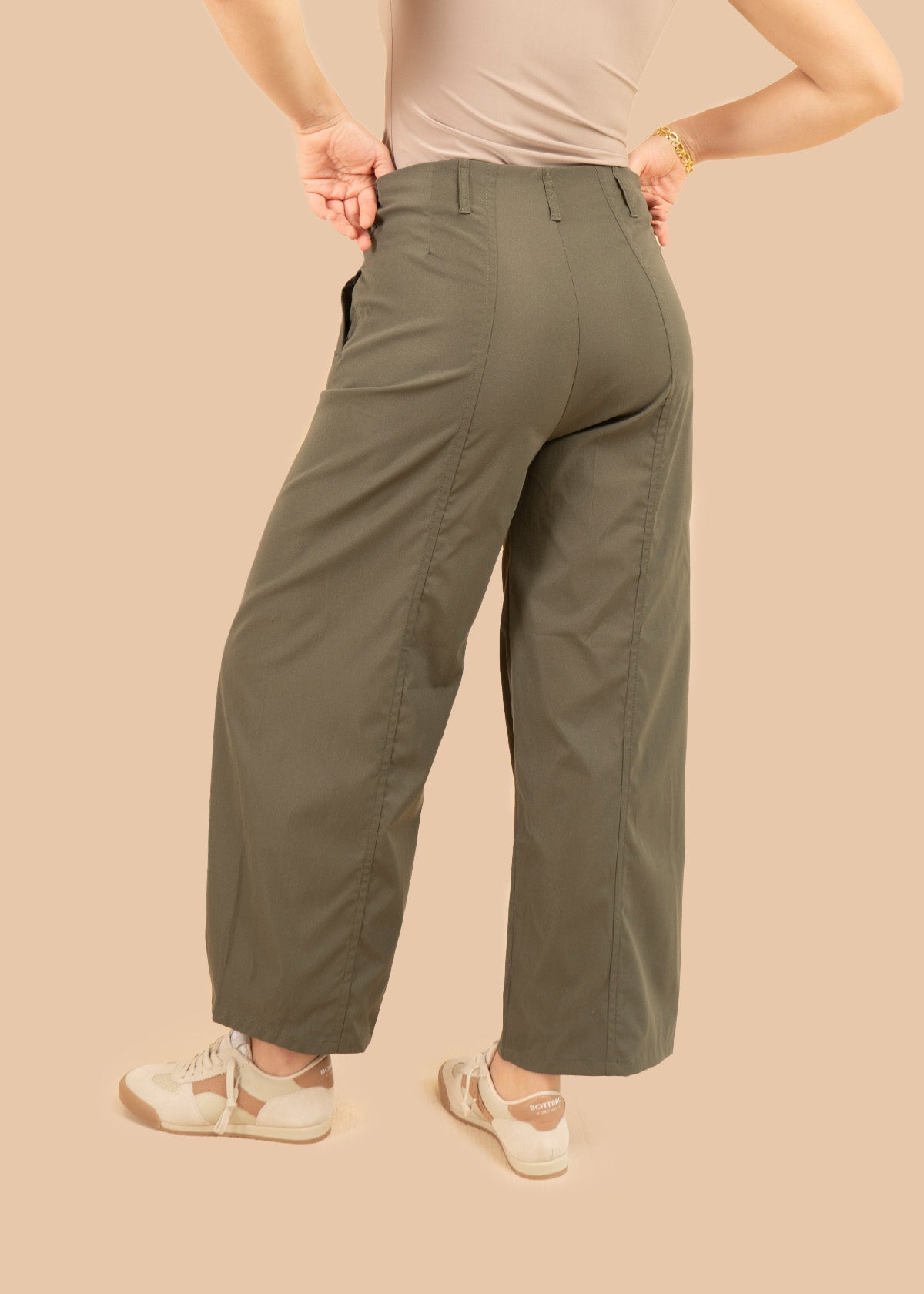 Pantalón color verde bota ancha 106317