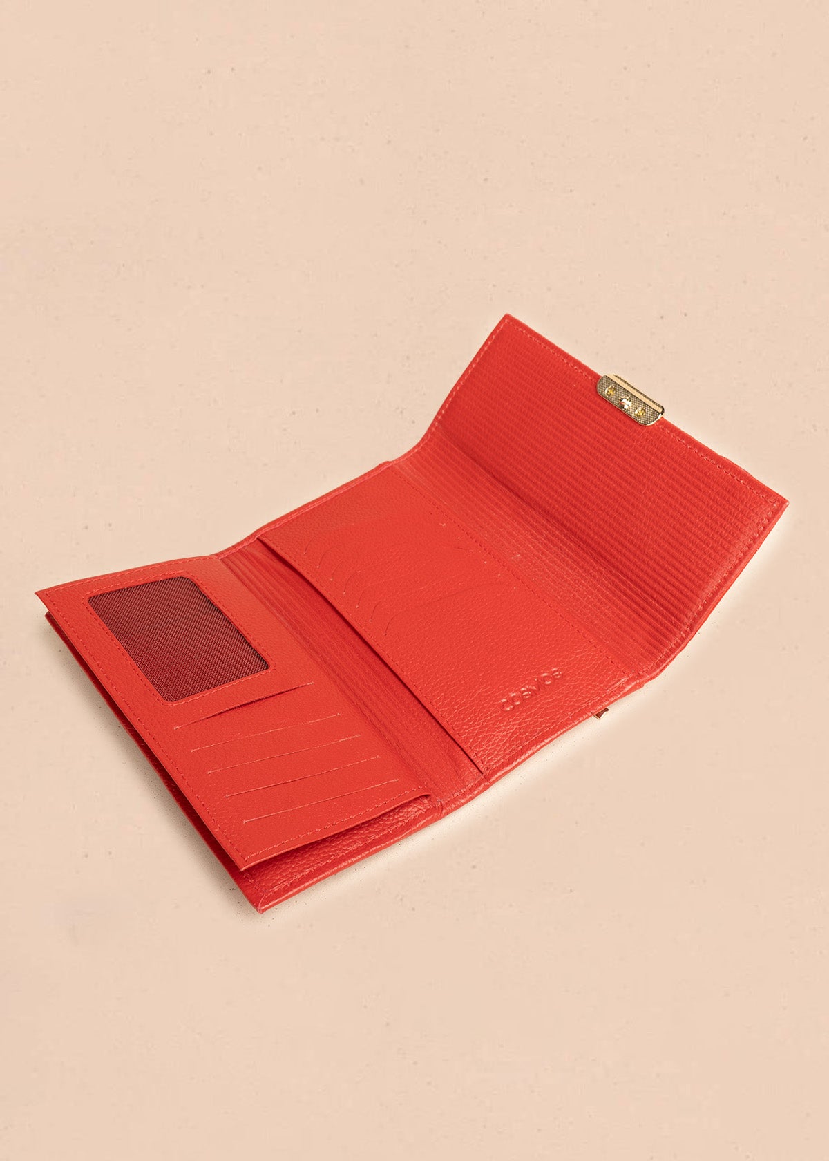 Billetera grande de cuero color rojo con solapa animal print 106319