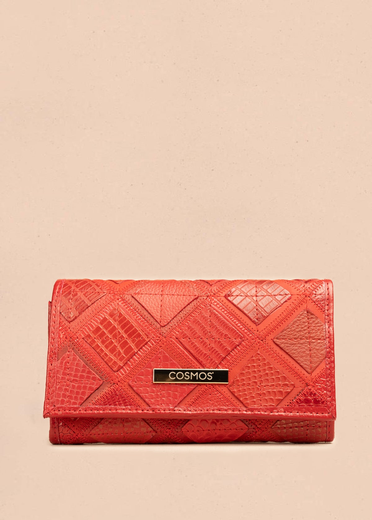 Billetera grande de cuero color rojo con textura grabada de reptil 106320