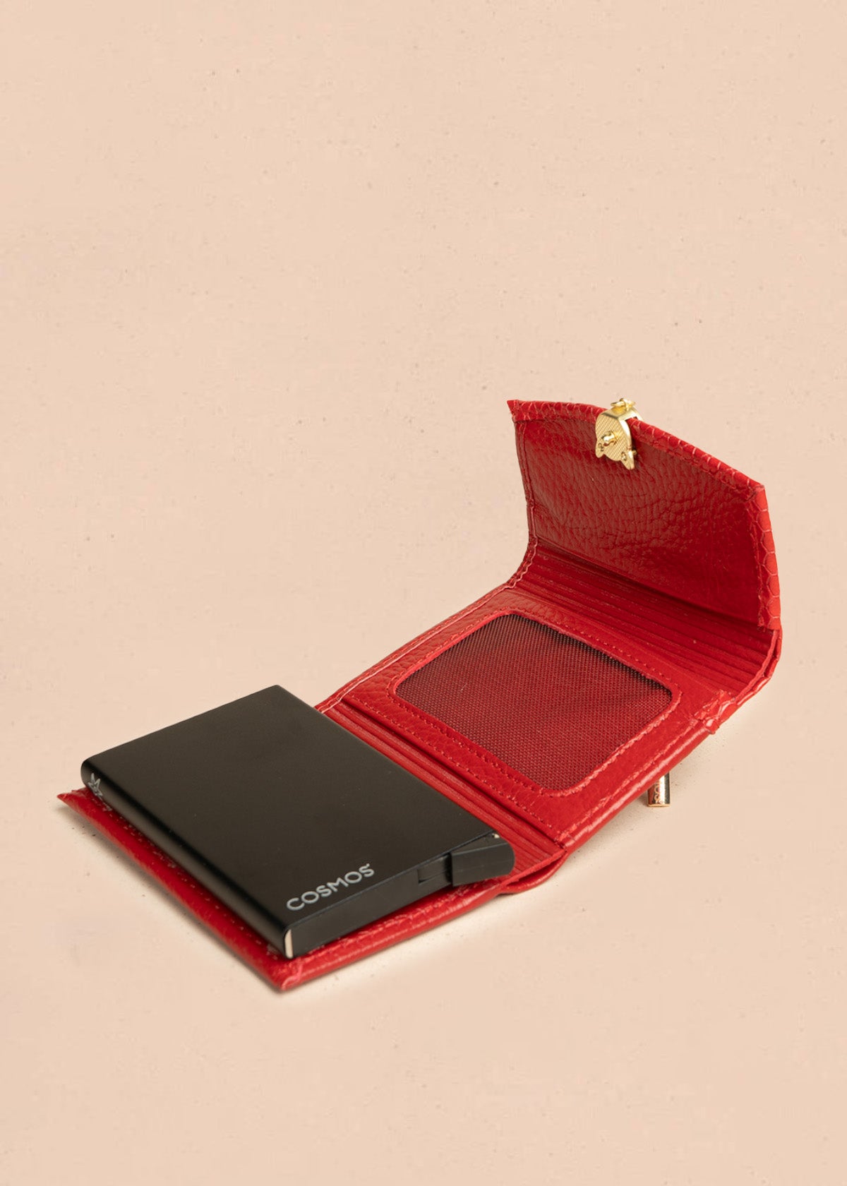 Billetera pequeña de cuero color rojo con tarjetero y aplique de conejo 106321