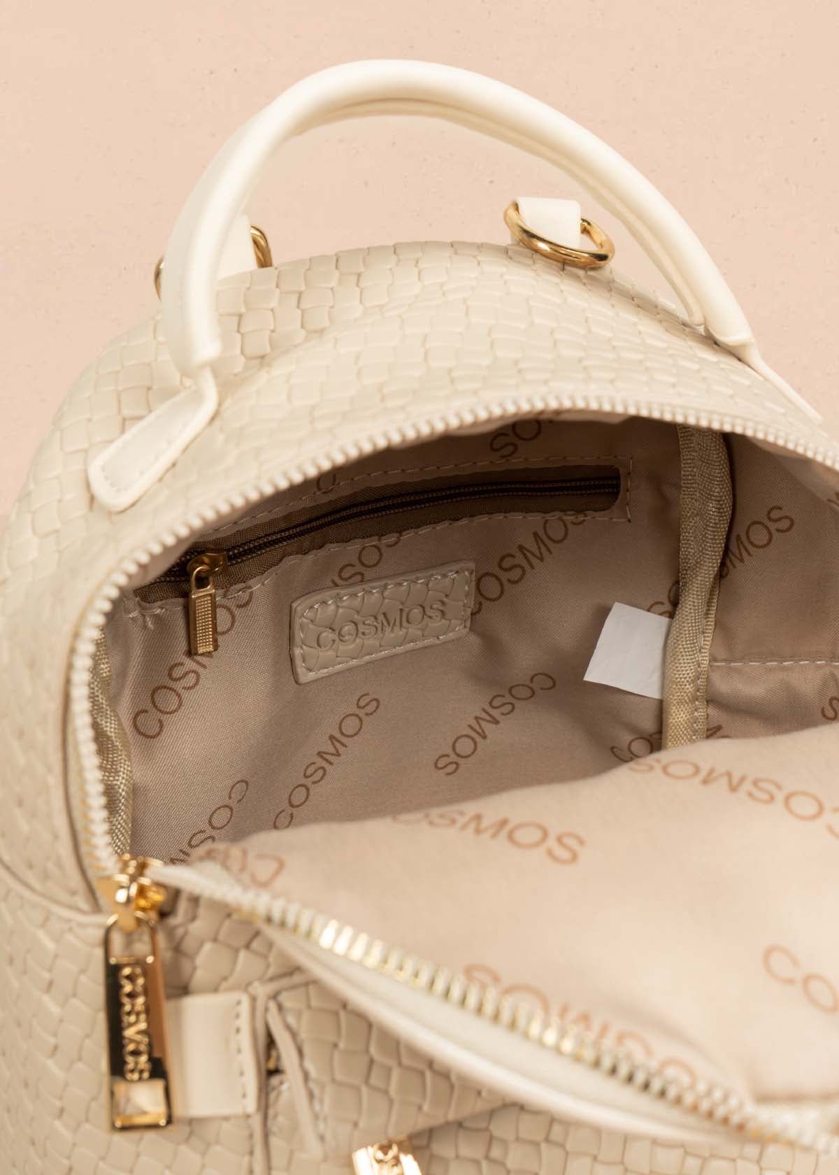 Morral color beige con bolsillo delantero y textura trenzada 106324