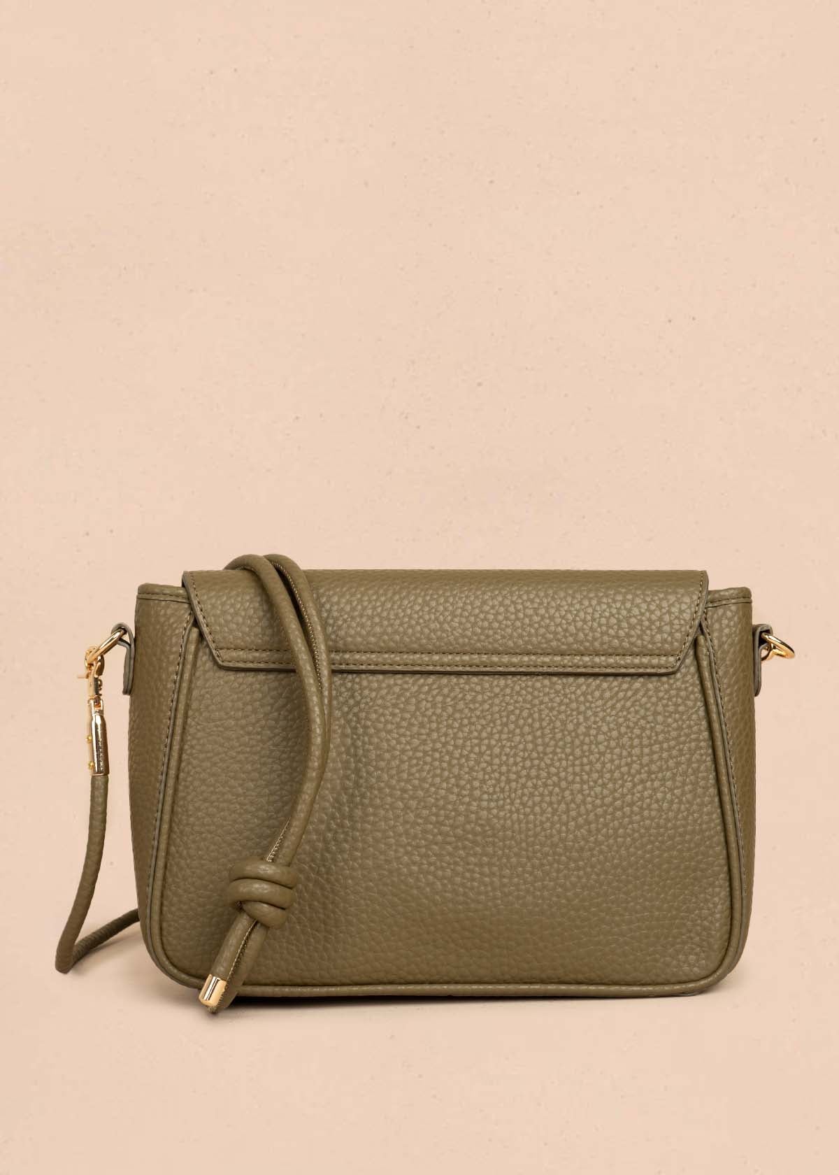Bolso manos libres color verde texturizado 106325