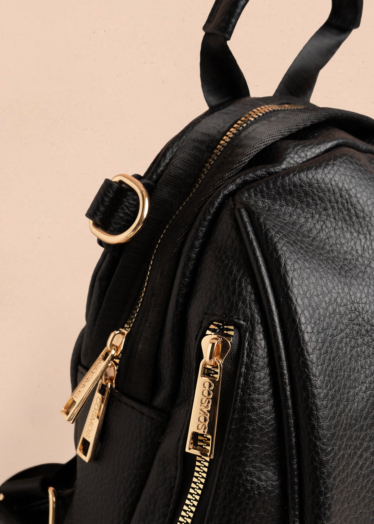 Morral en color negro con detalle de llavero 106326