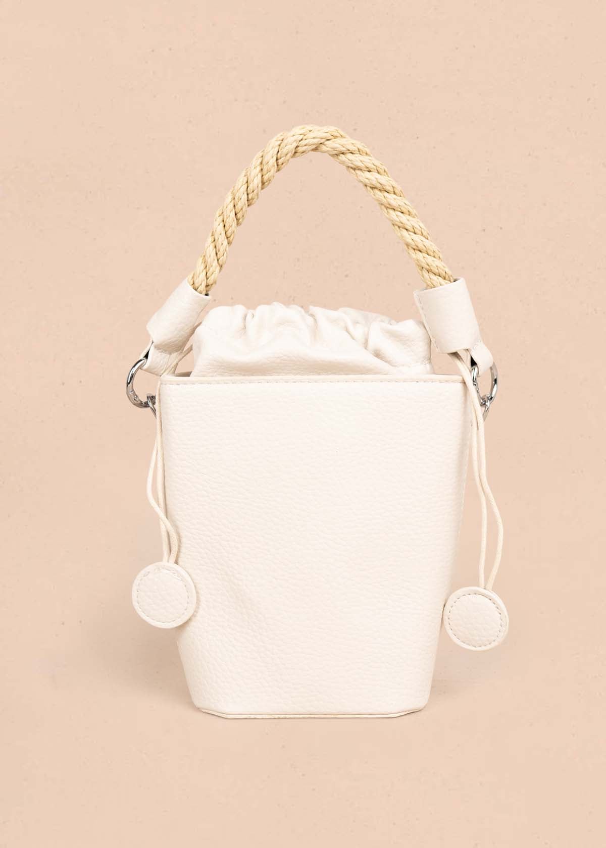 Bolso manos libres color beige con cierre cordón 106328