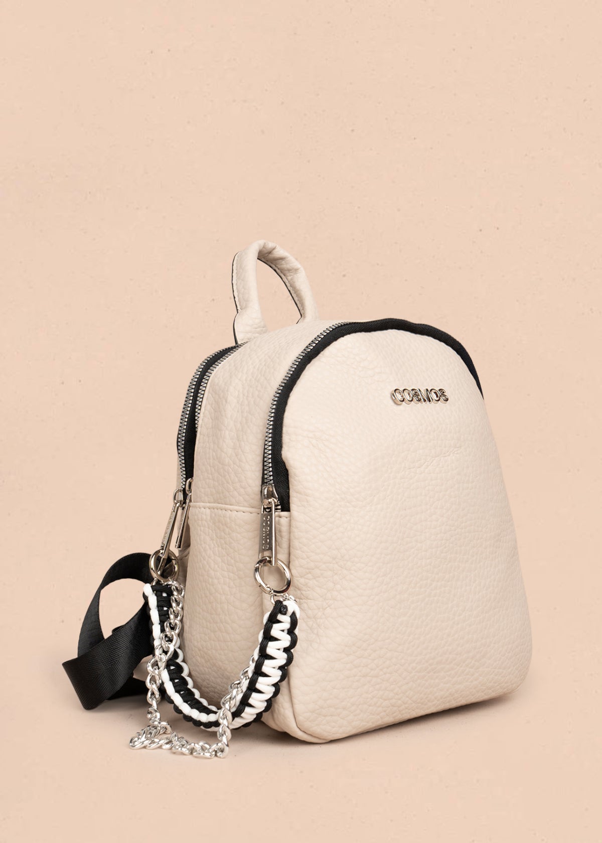 Morral color beige con cadena lateral 106334