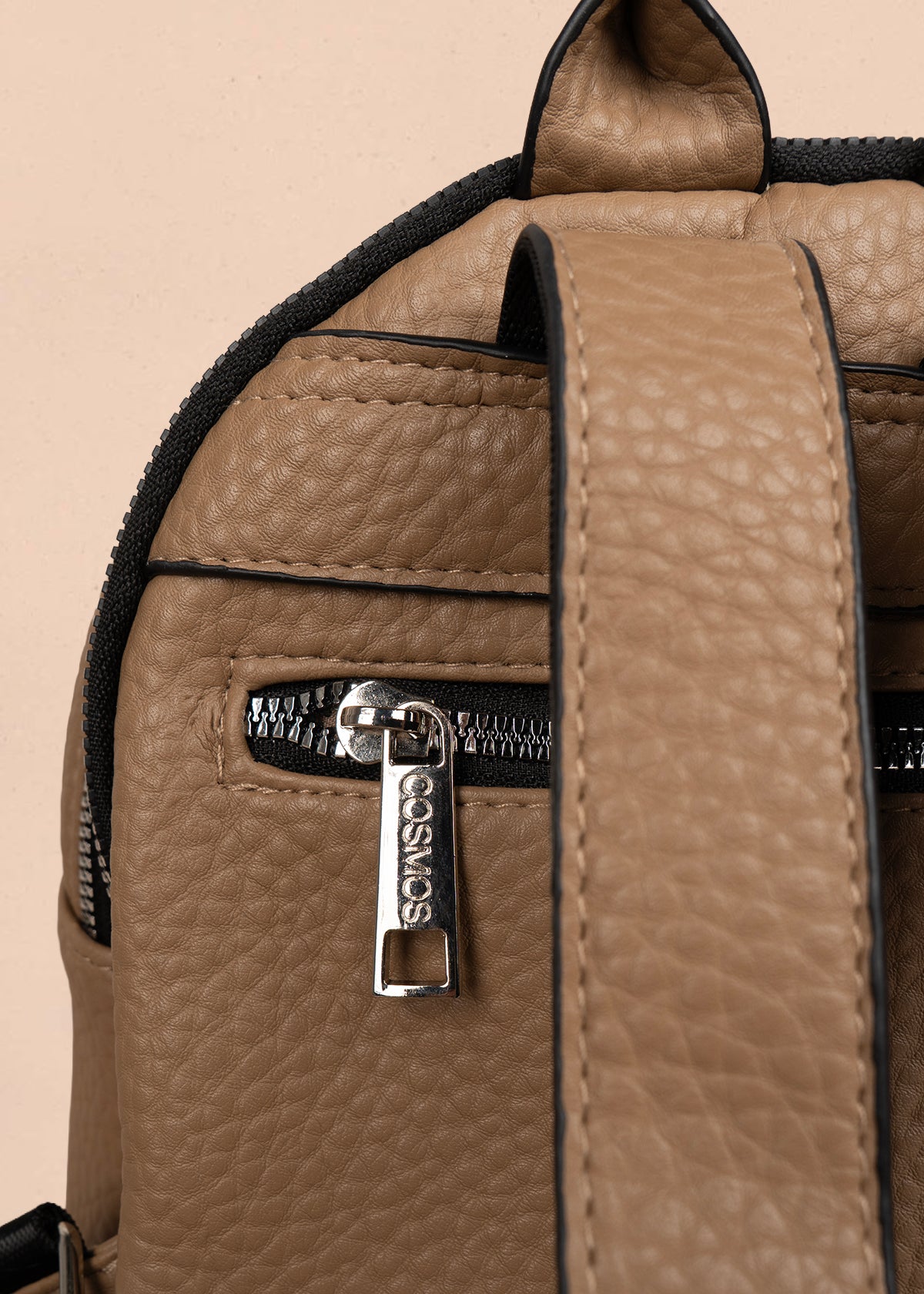 Morral color moca con cadena lateral 106334