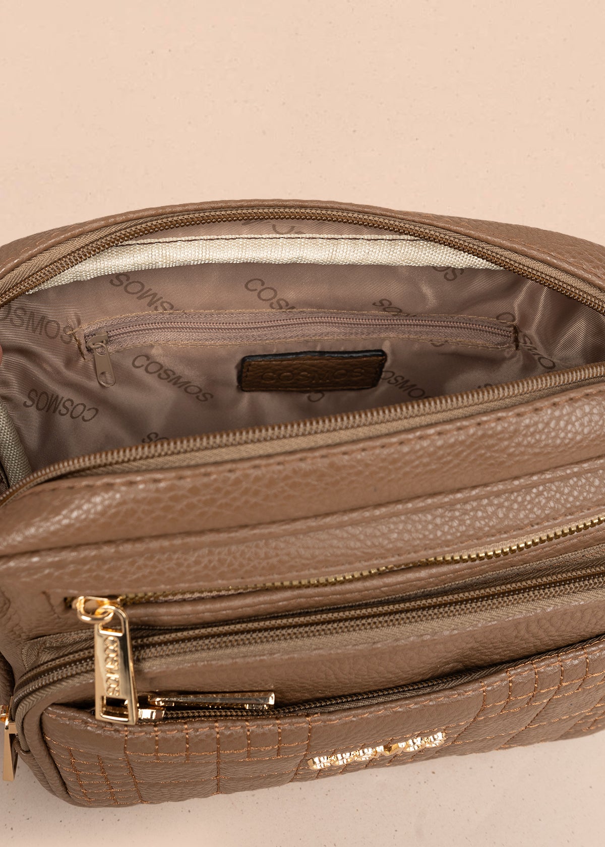 Bolso manos libres color café con doble cremallera dorada 106336