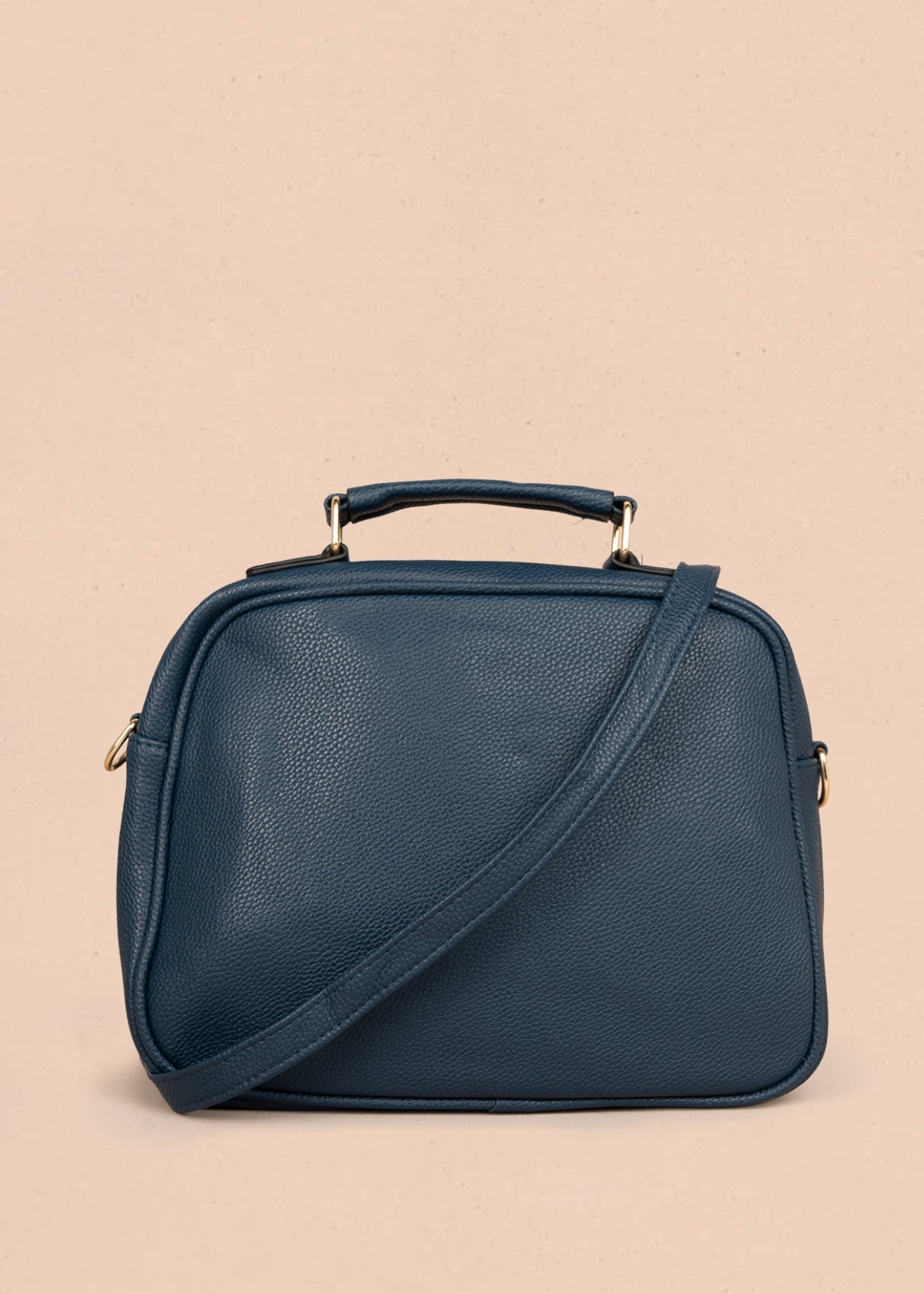 Bolso manos libres color azul con patrón acolchado 106337