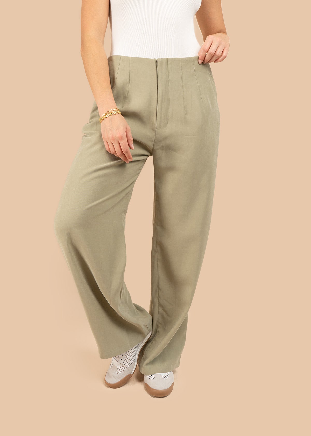 Pantalón color verde bota recta 106351
