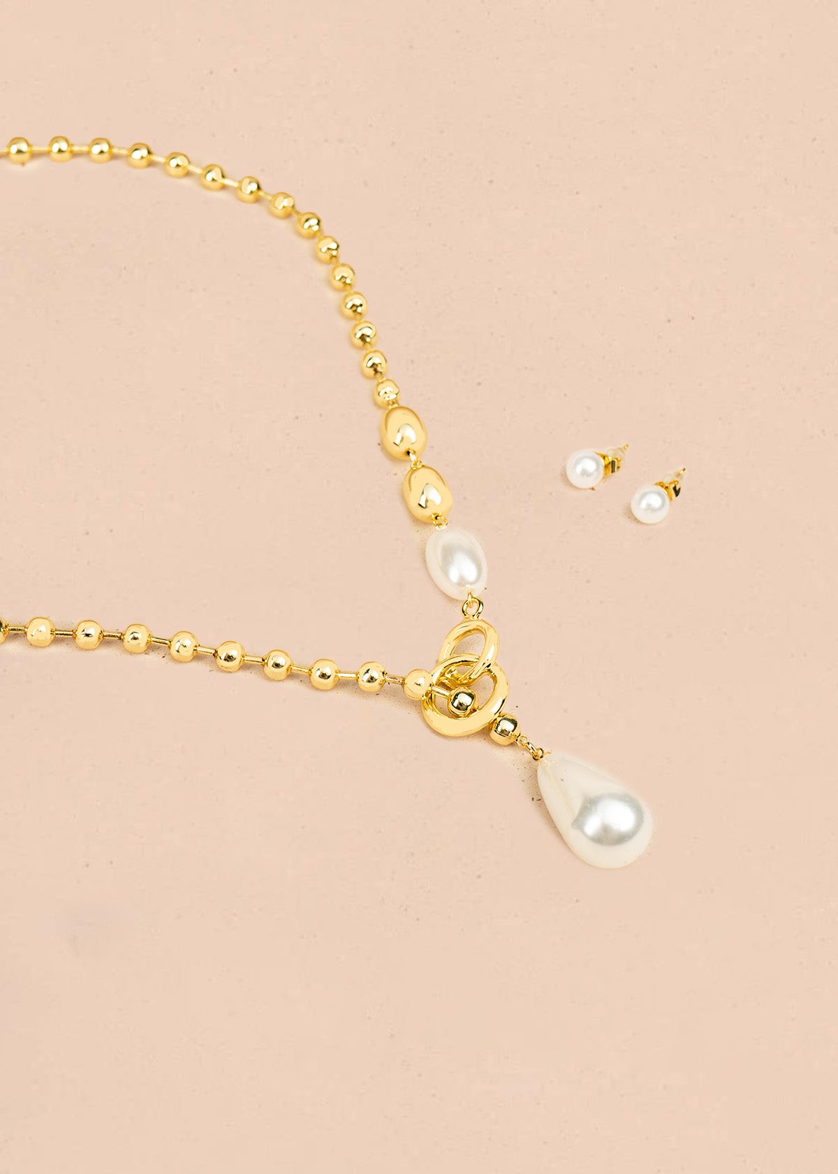 Set collar dorado + aretes de perlas 106355