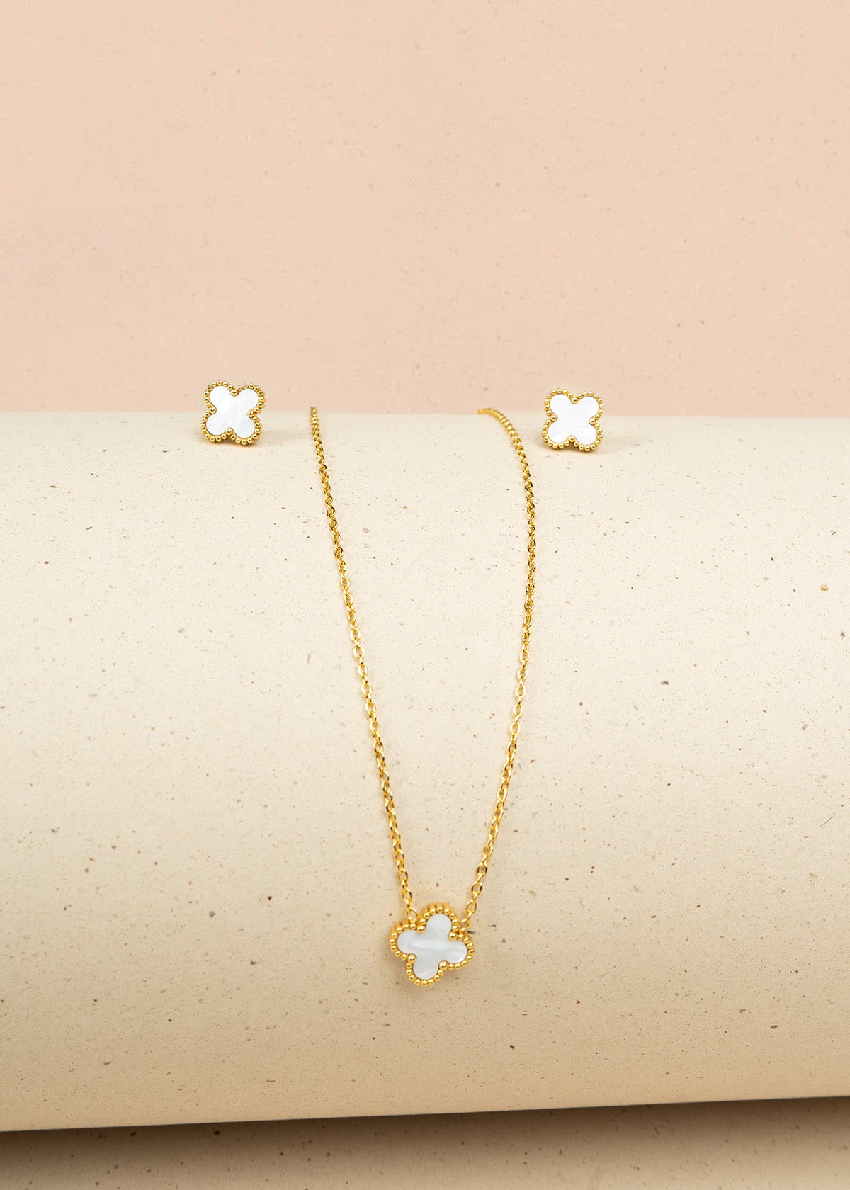 Set collar + aretes de trébol midi color blanco 106356