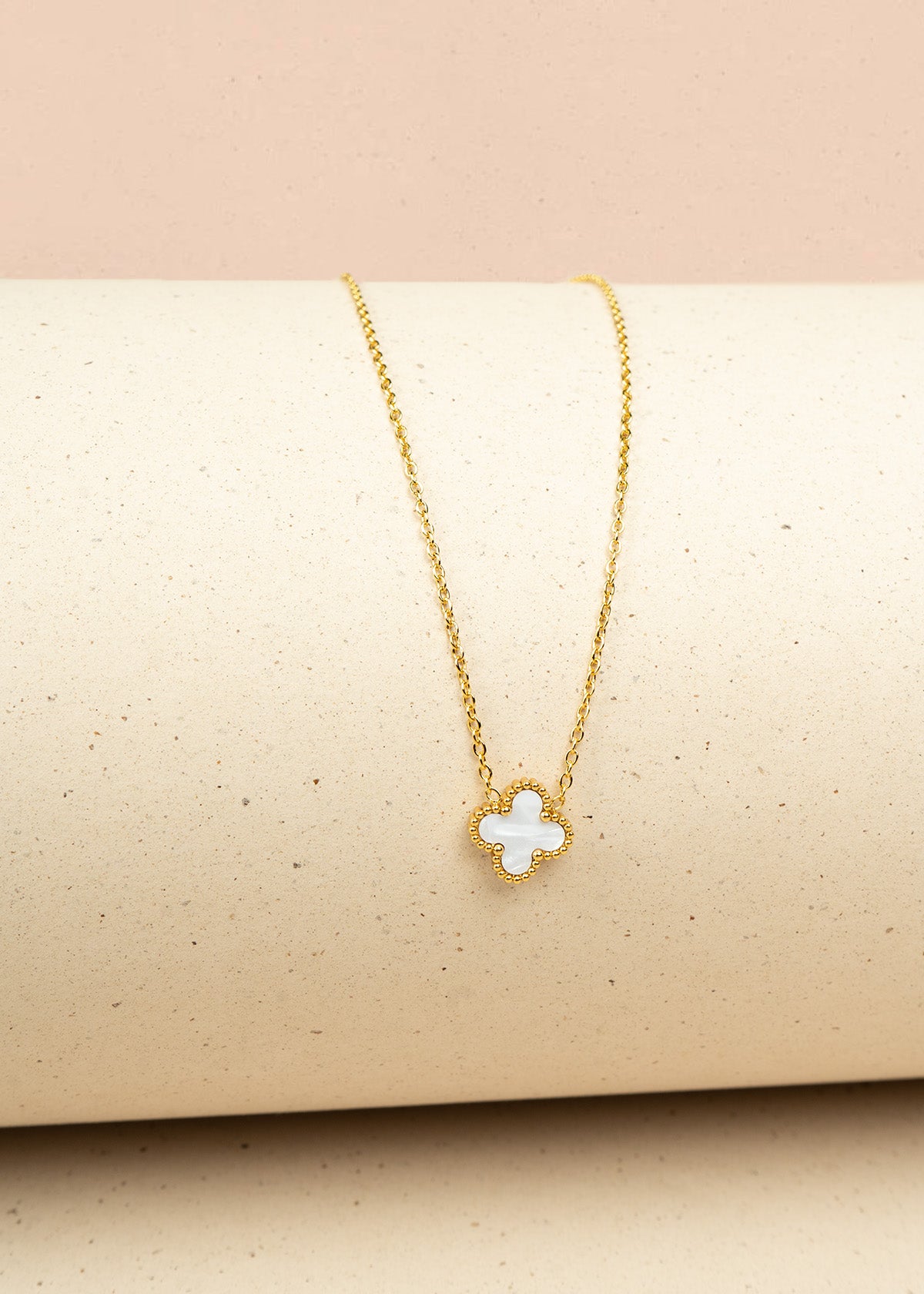 Set collar + aretes de trébol midi color blanco 106356