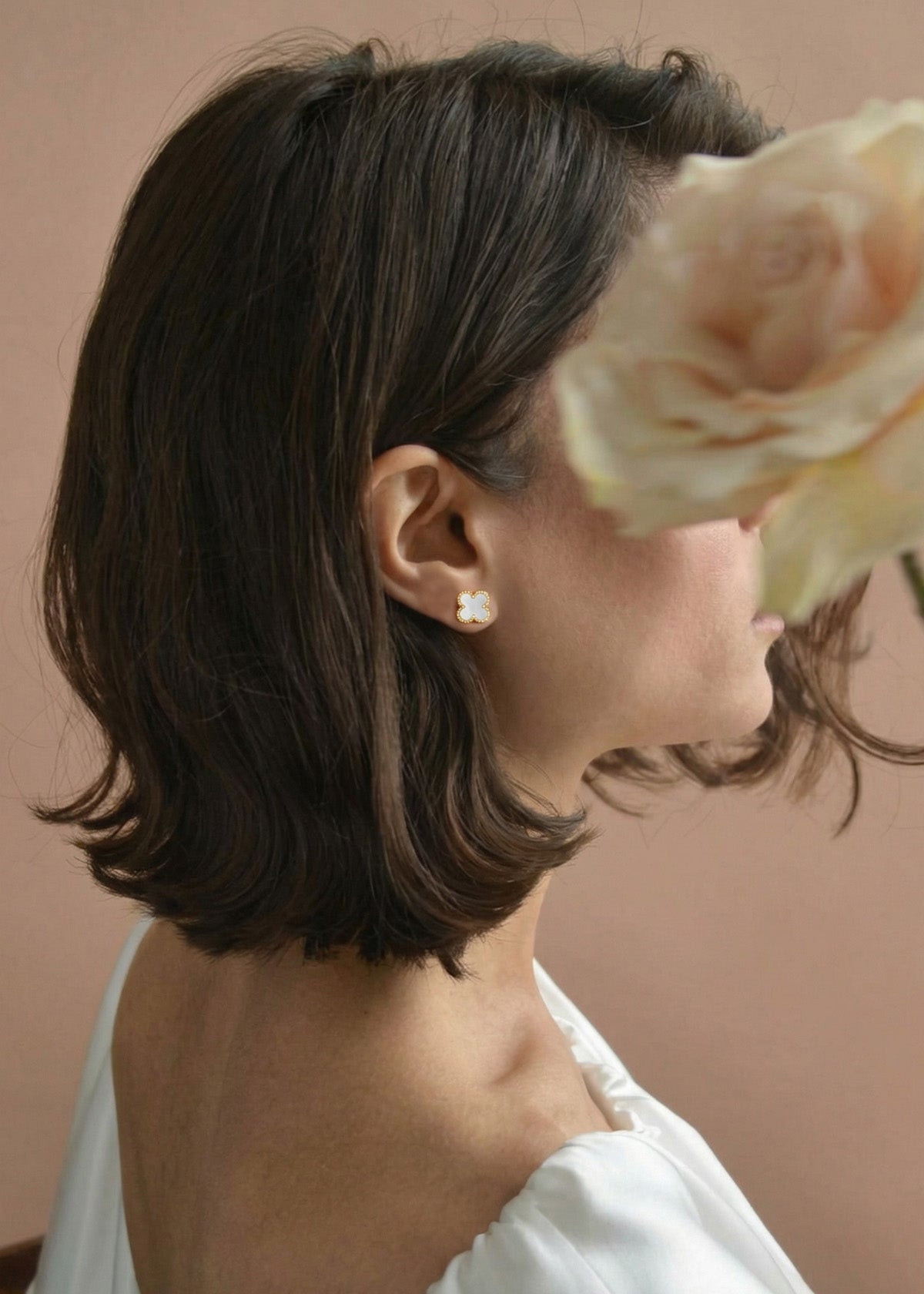 Set collar + aretes de trébol midi color blanco 106356