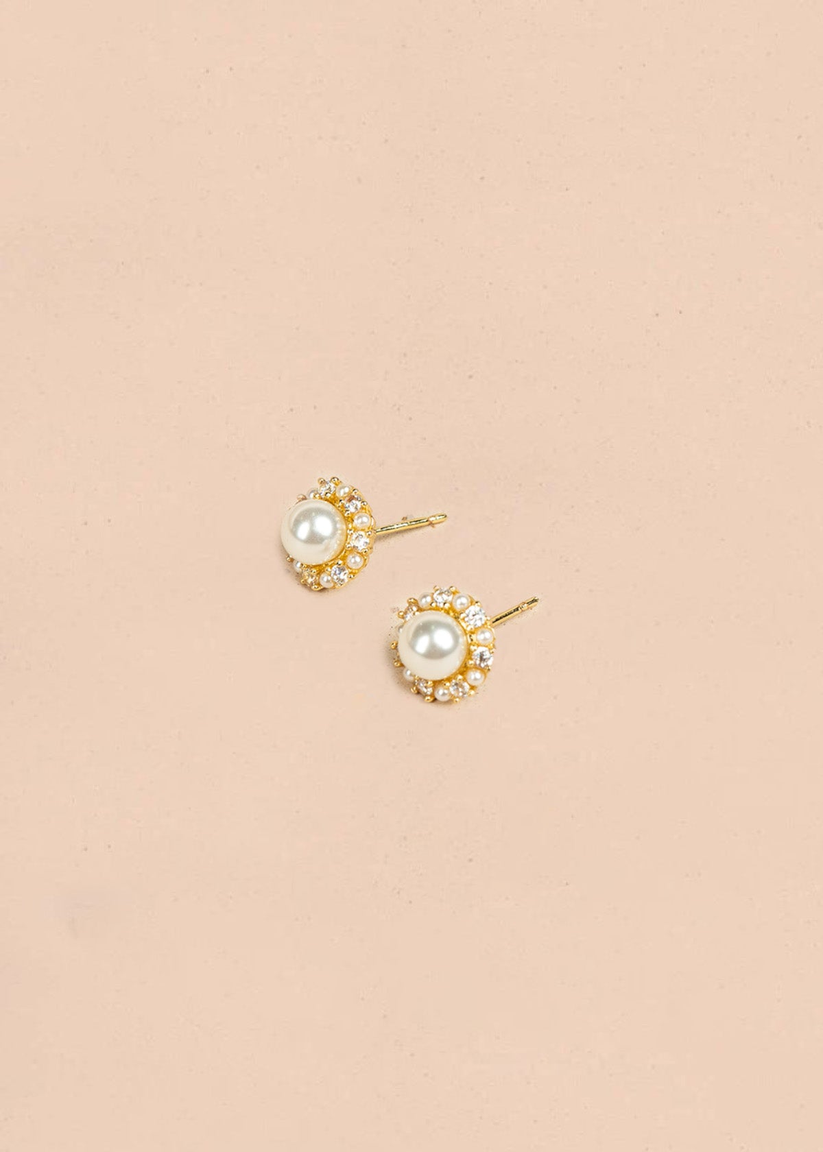Aretes color dorado con perlas 106367