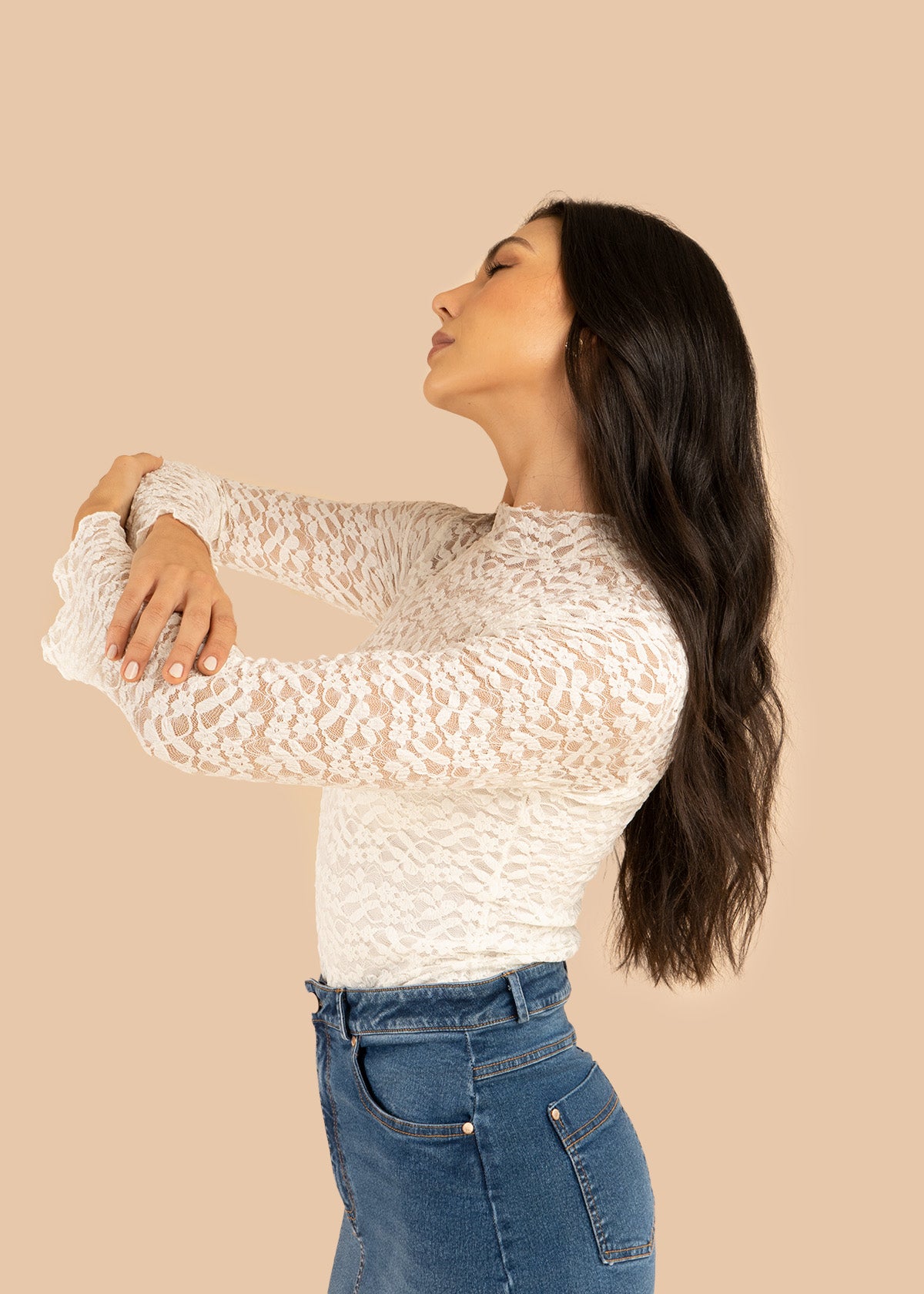 Body color marfil en encaje floral y manga larga 106377