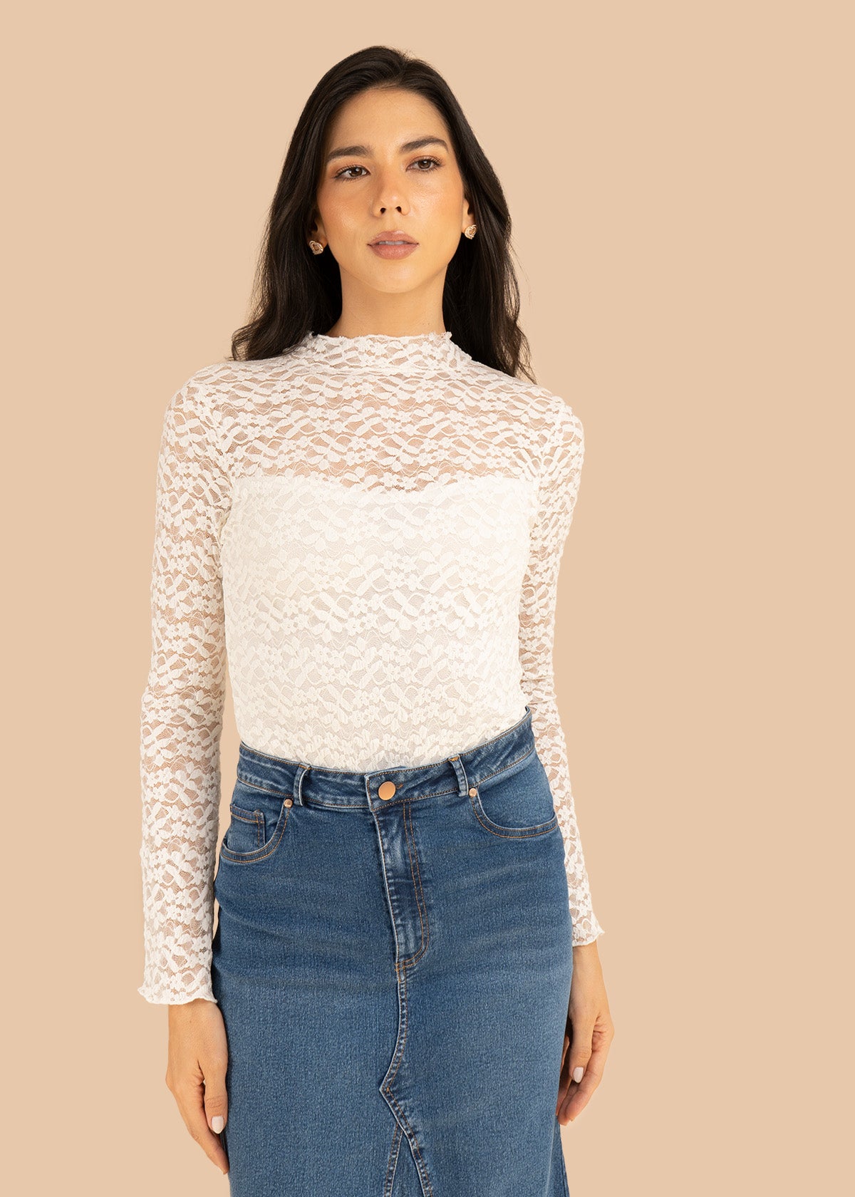 Body color marfil en encaje floral y manga larga 106377