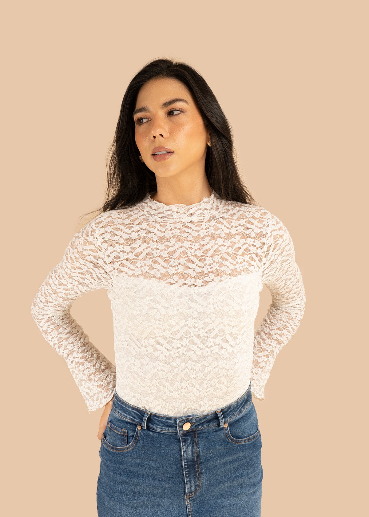 Body color marfil en encaje floral y manga larga 106377