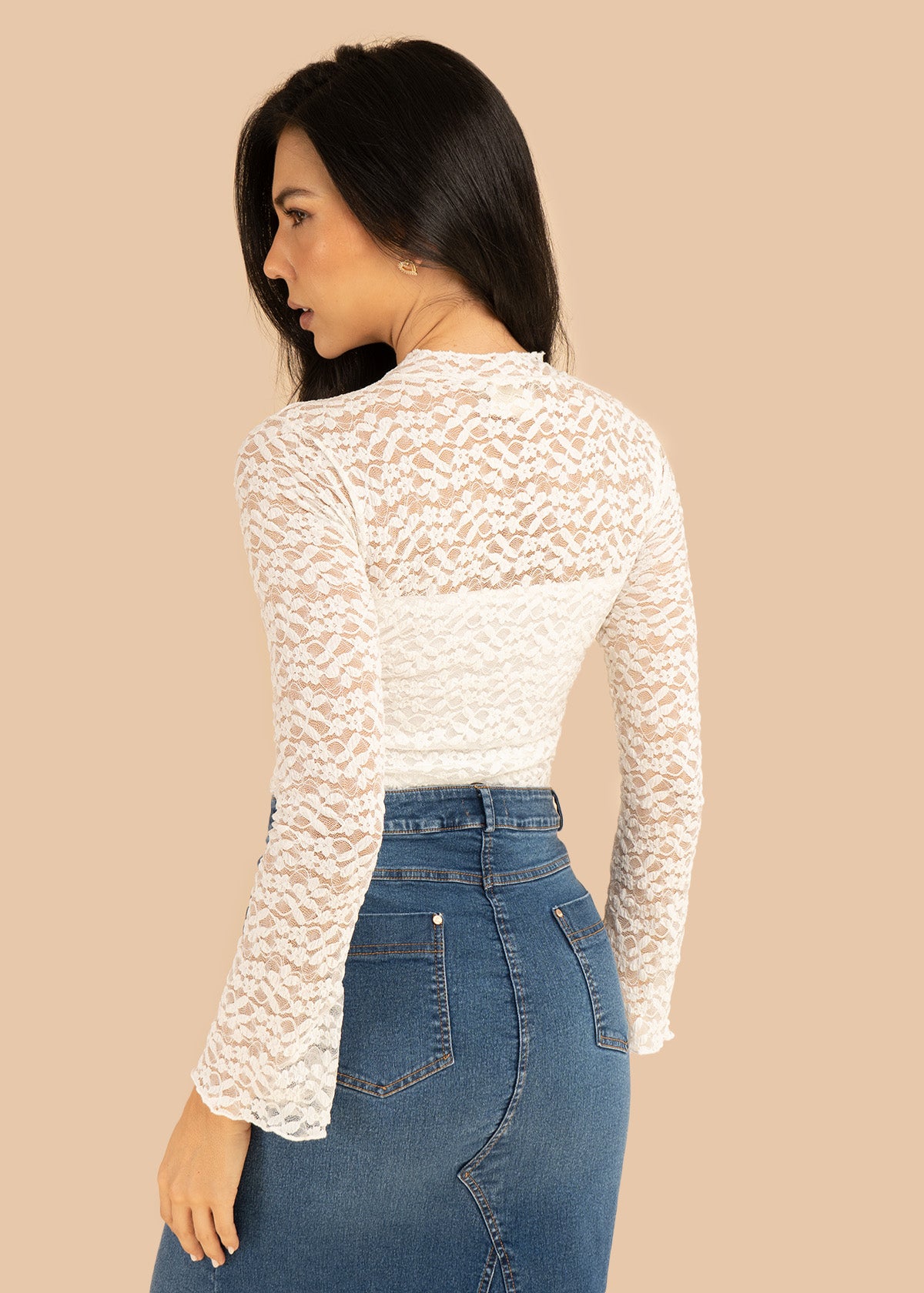 Body color marfil en encaje floral y manga larga 106377