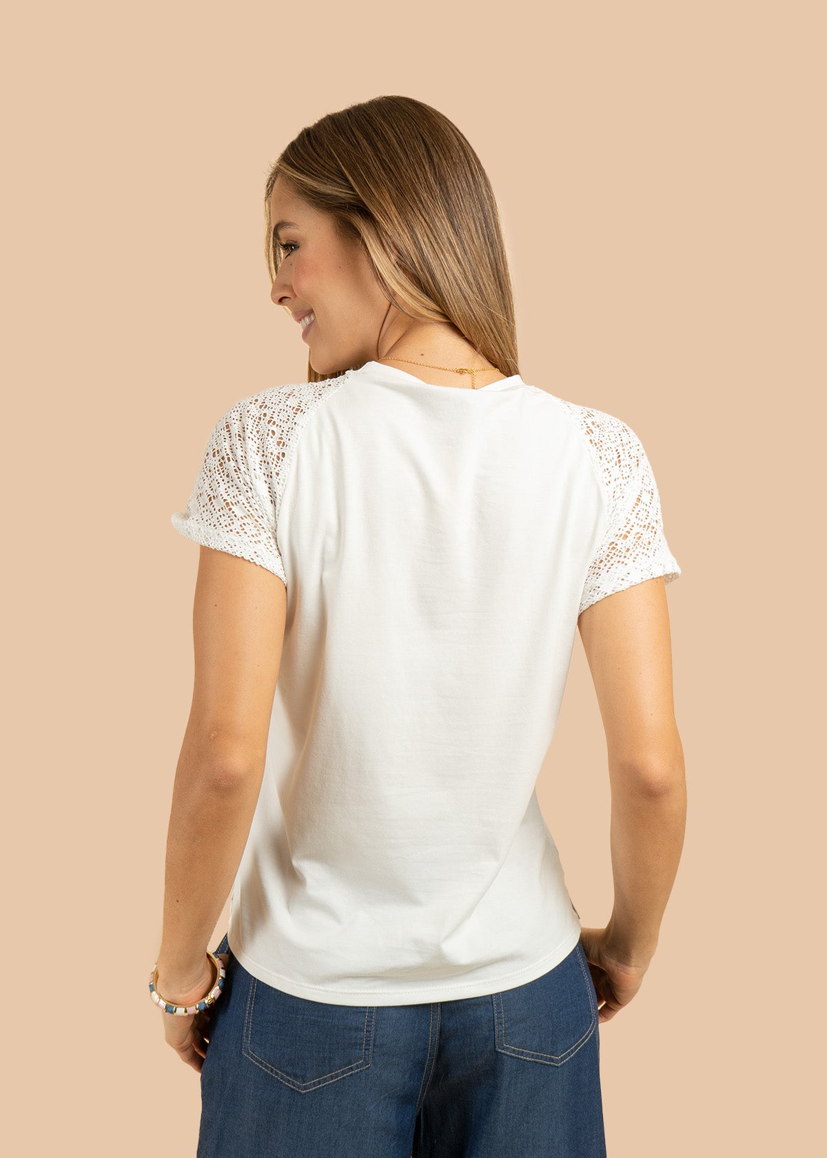 Camiseta color blanco con mangas y bordado en crochet 106387