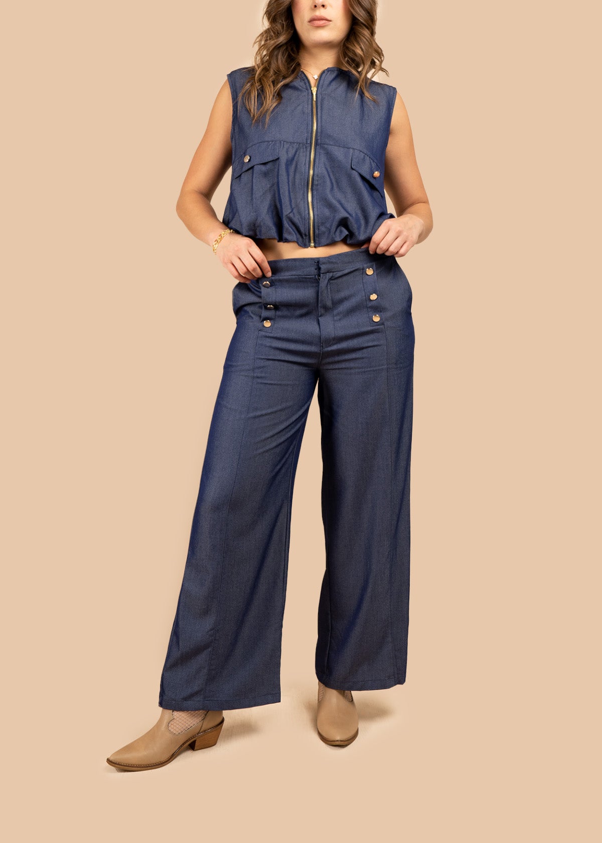 Pantalón color azul con botones en bolsillos delanteros 106391