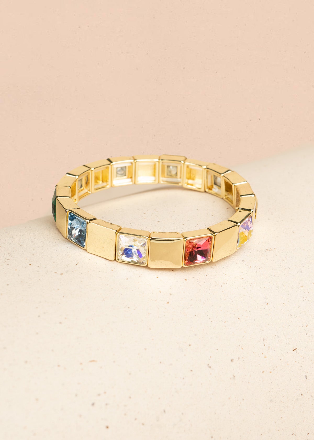 Pulsera color dorado con cristales cuadrados multicolor 106398