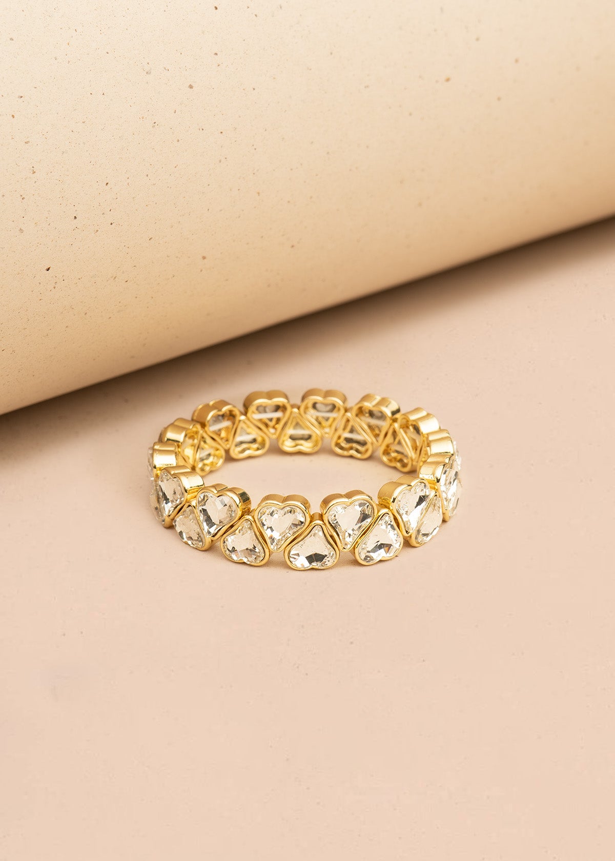 Pulsera color dorado en eslabón de corazones 106400