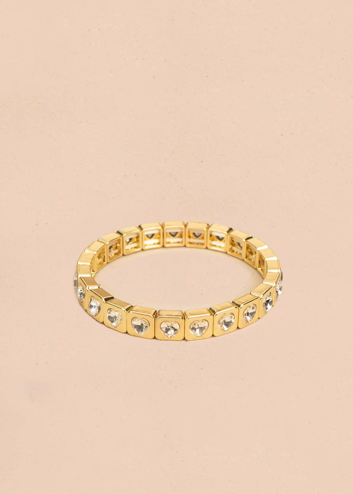 Pulsera color dorado en eslabones de cubo con corazón 106401