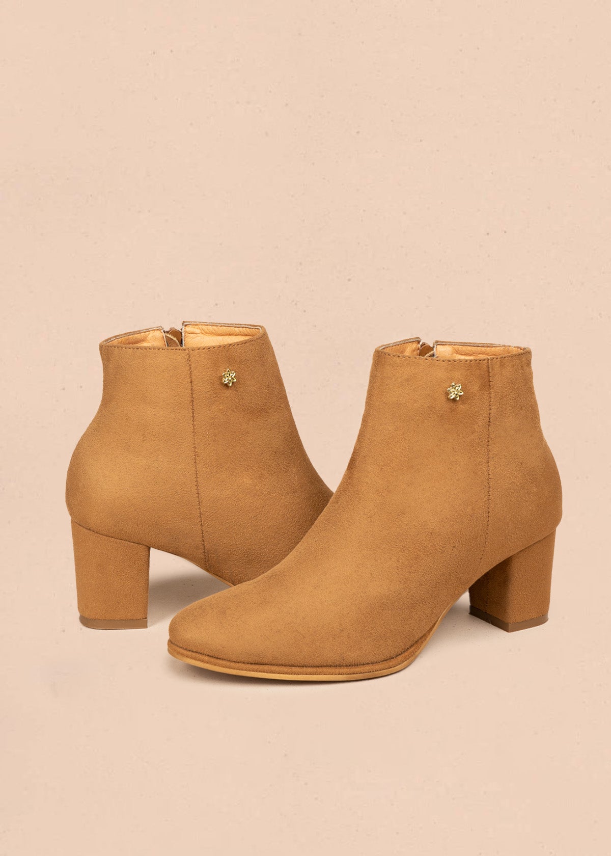 Botines color miel de gamuza sintética con cierre lateral 106435