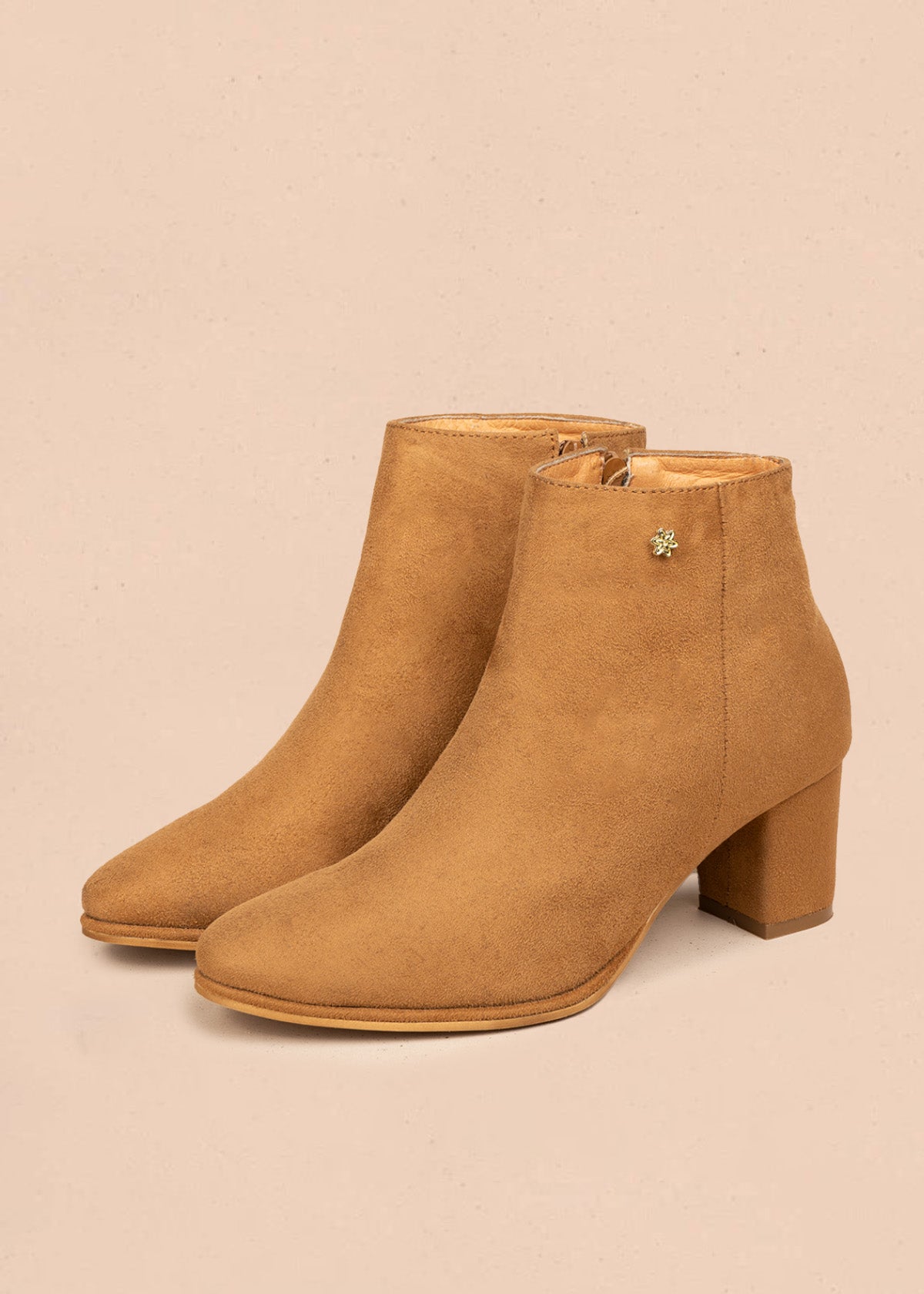Botines color miel de gamuza sintética con cierre lateral 106435