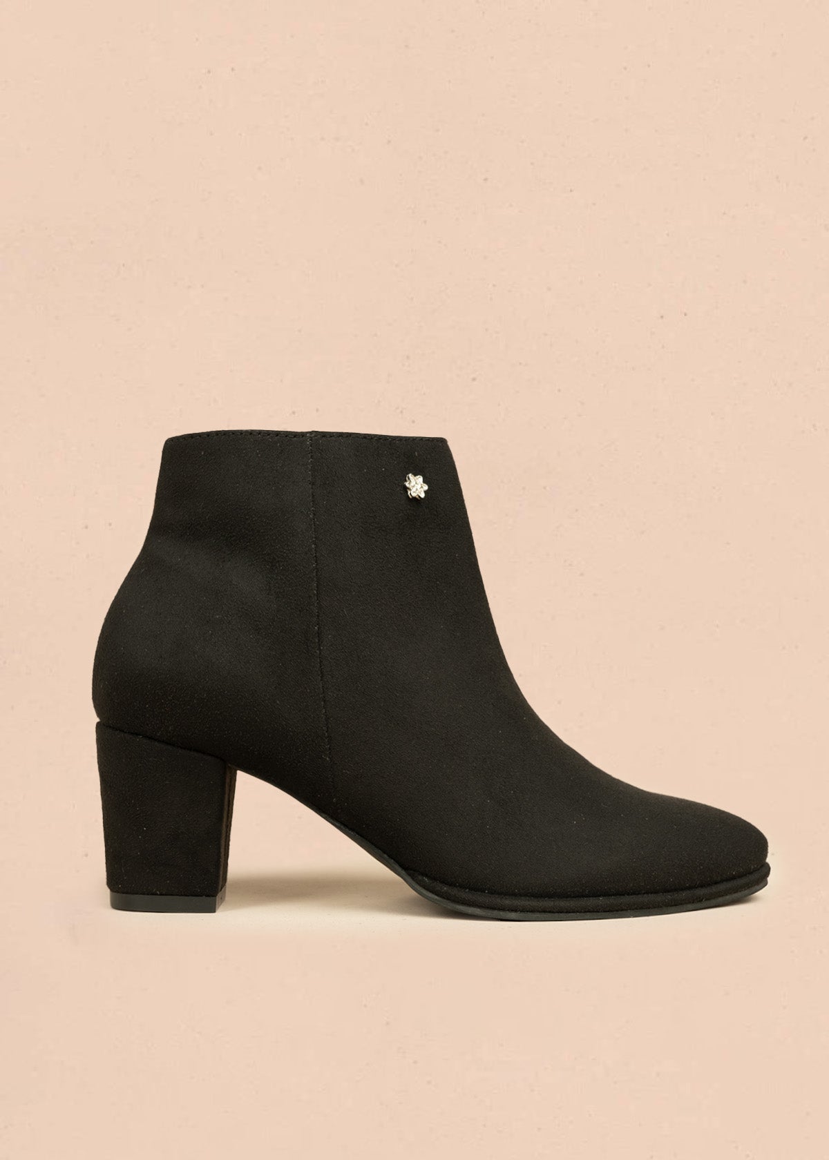 Botines color negro de gamuza sintética con cierre lateral 106435