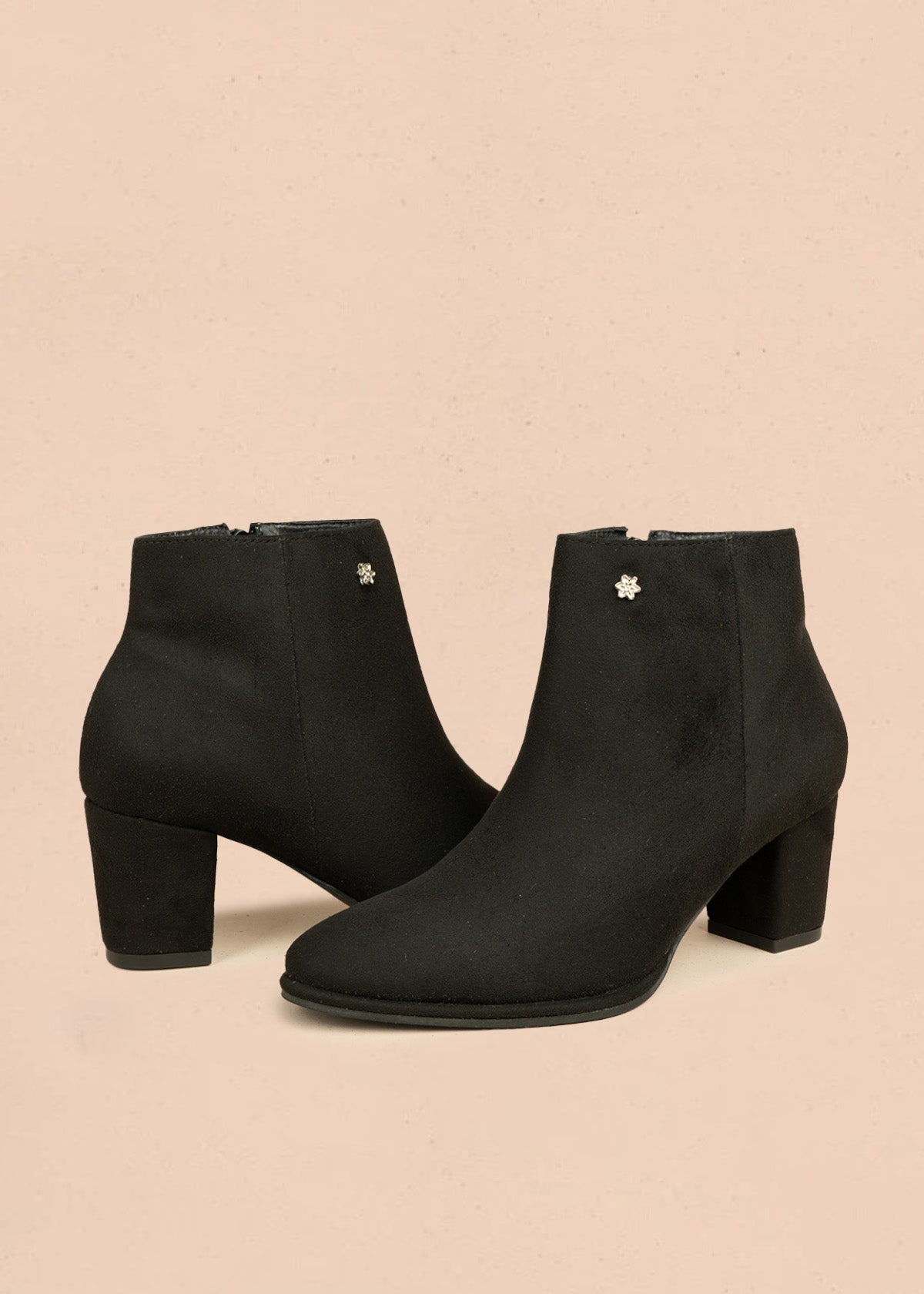 Botines color negro de gamuza sintética con cierre lateral 106435