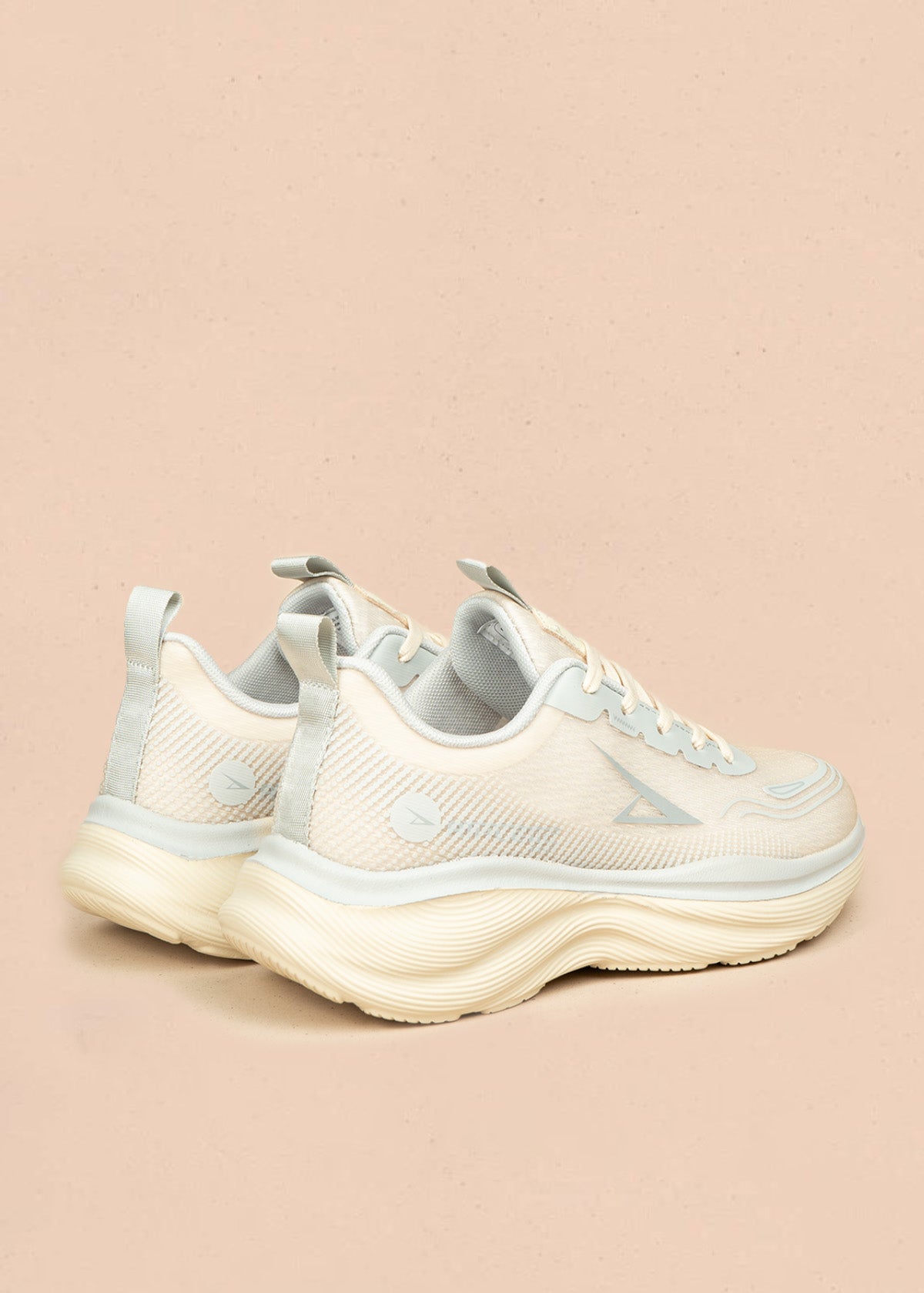 Tenis deportivos color beige 106445