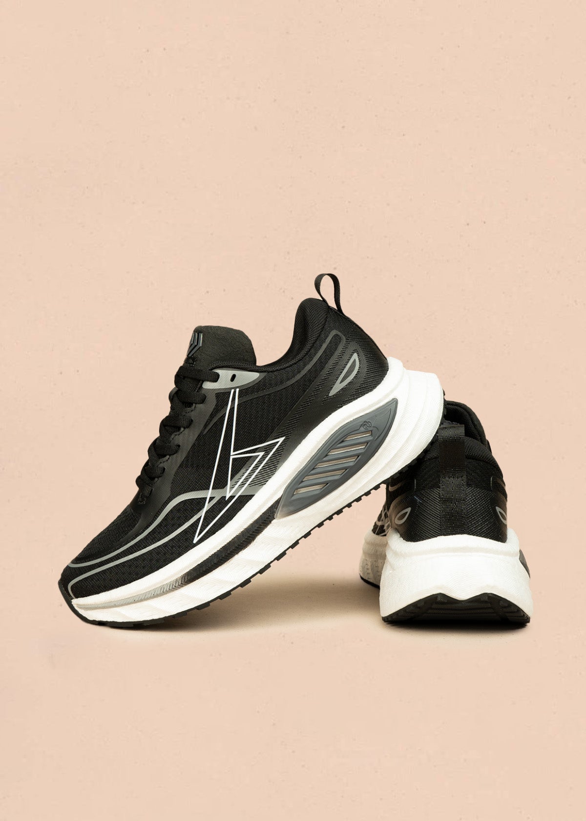 Tenis deportivos color negro con suela blanca 106446