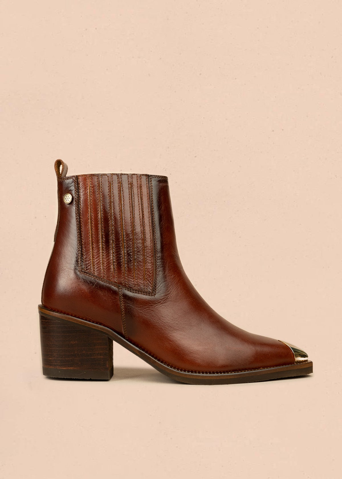 Botines de cuero color coñac acabado liso y punta plateada 106452