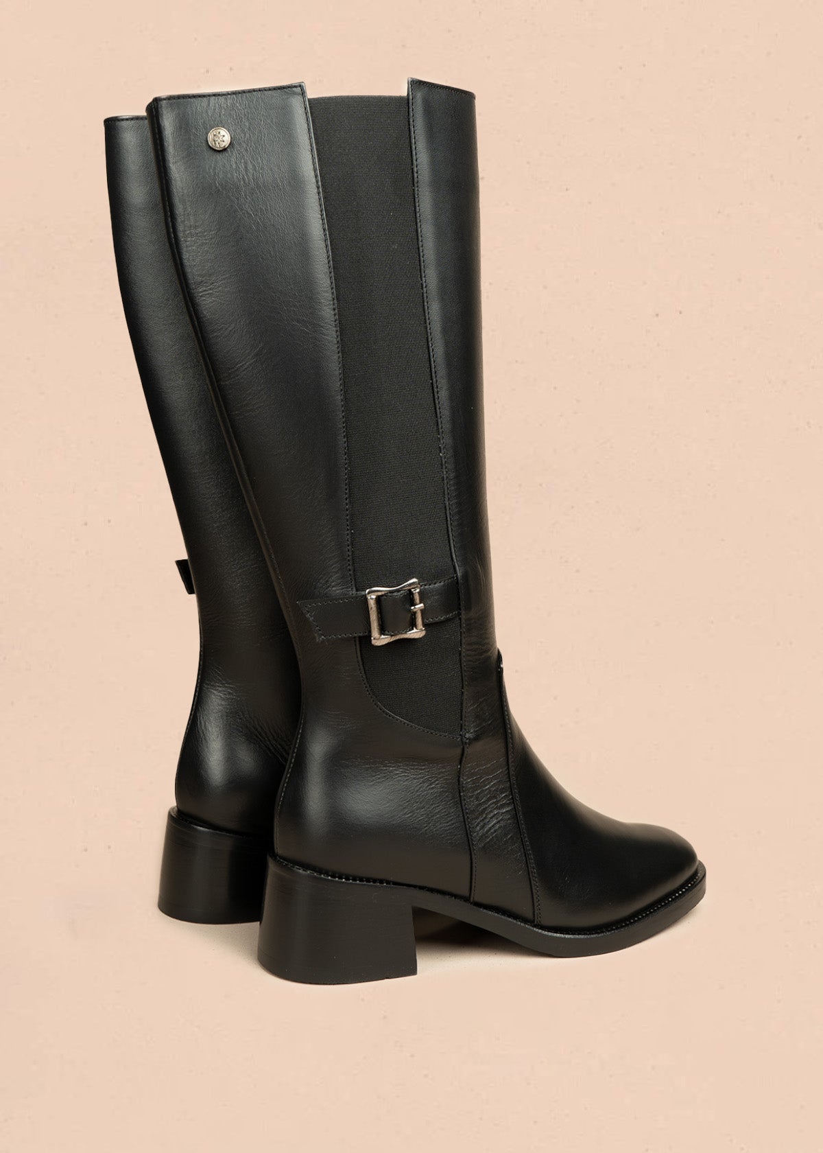 Botas de cuero color negro acabado liso y elástico lateral 106453