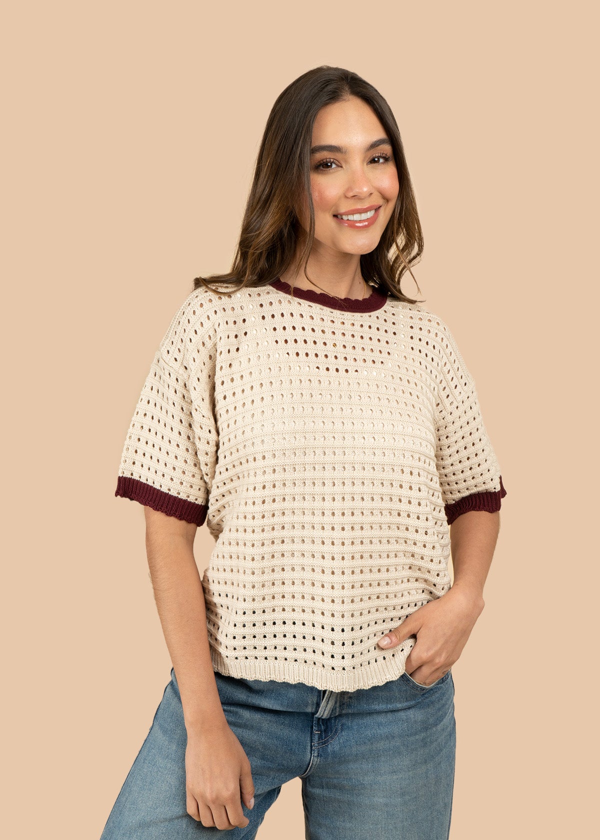 Blusa tejida color vinotinto tipo perforado manga corta 106459