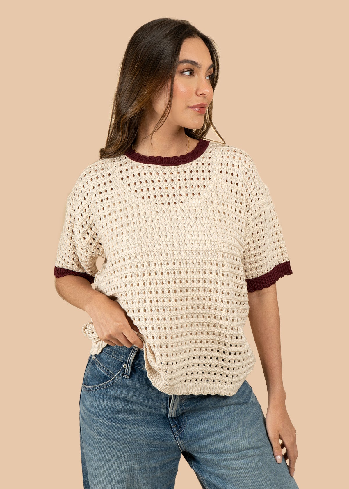 Blusa tejida color vinotinto tipo perforado manga corta 106459