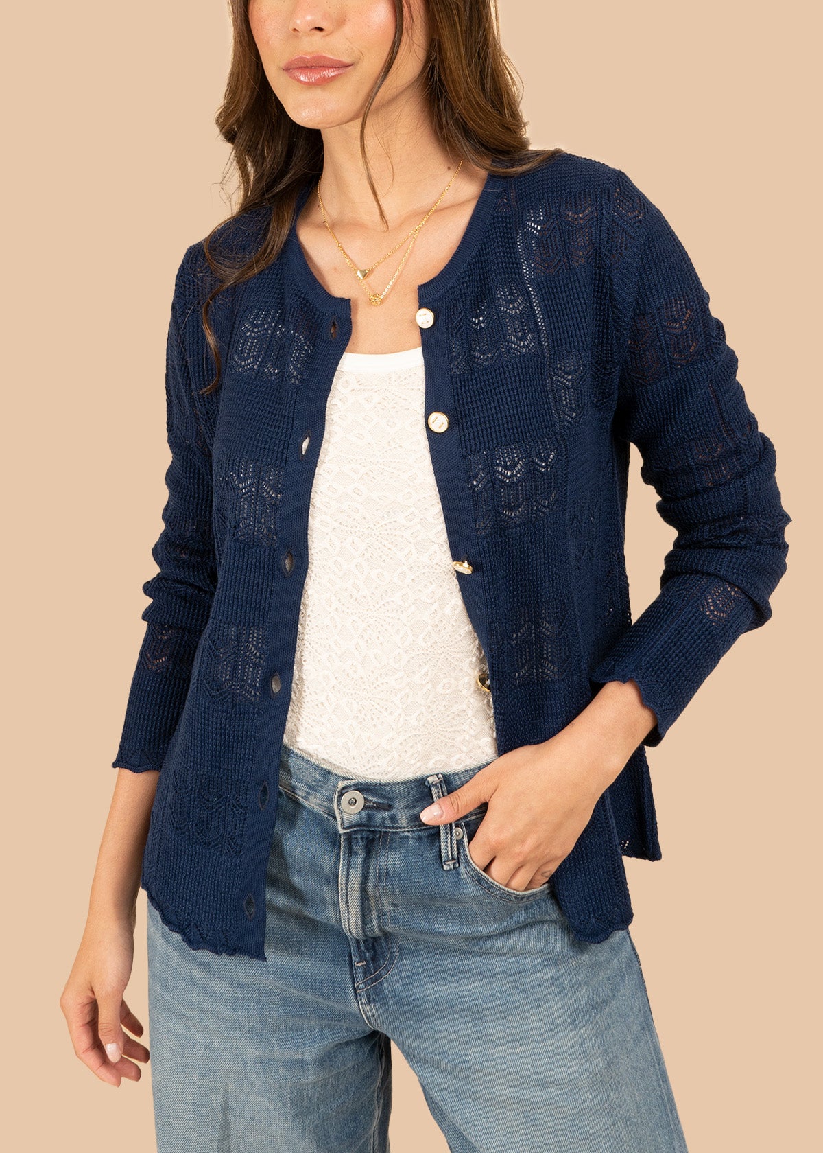 Blusa con tejido calado color azul con botones 106462