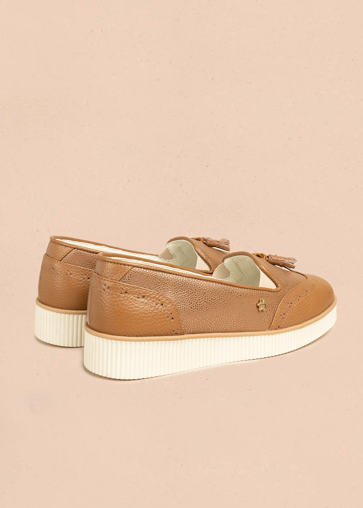 Mocasines de cuero color miel con folia y borlas 106465