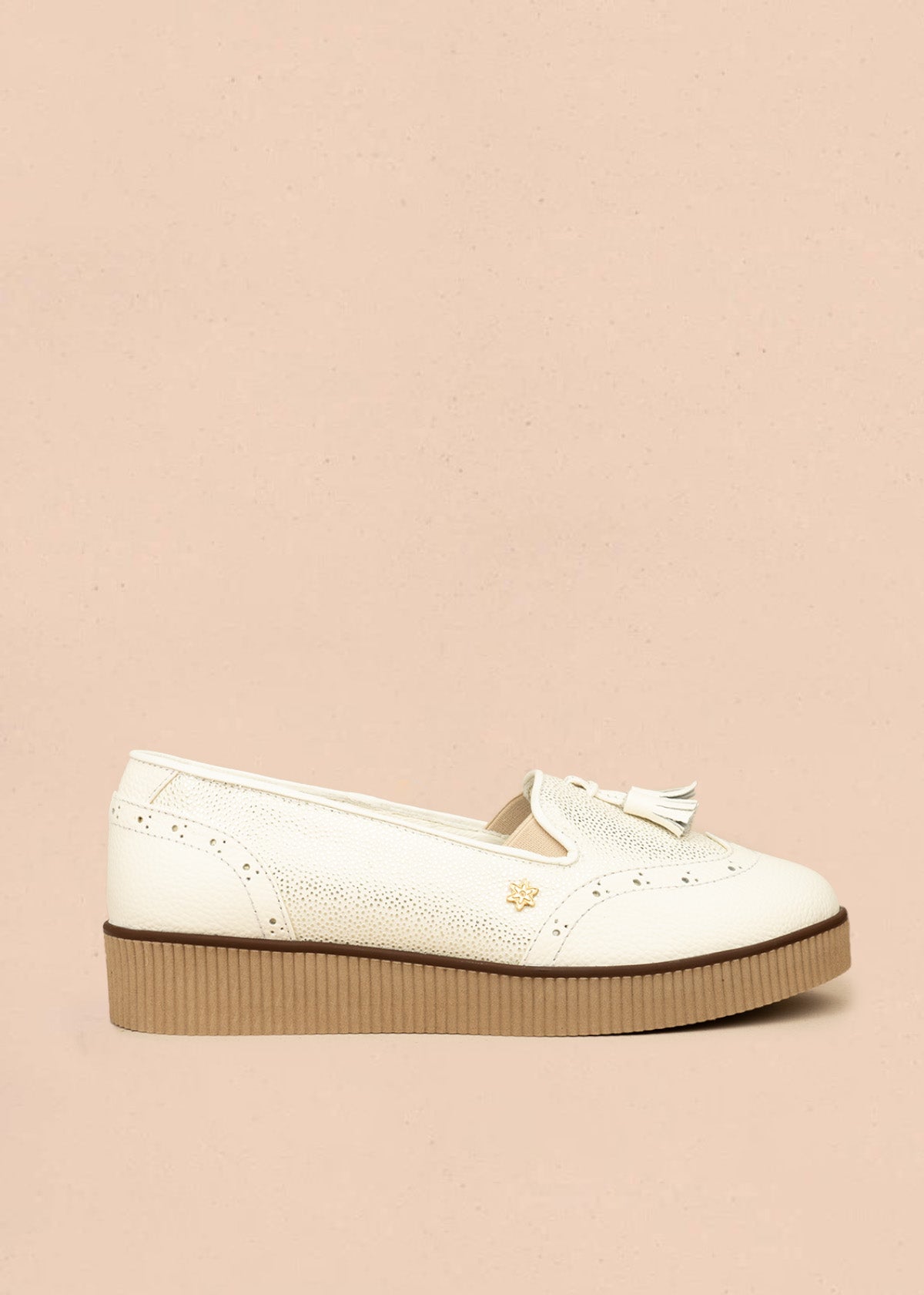 Mocasines de cuero color talco con folia y borlas 106465