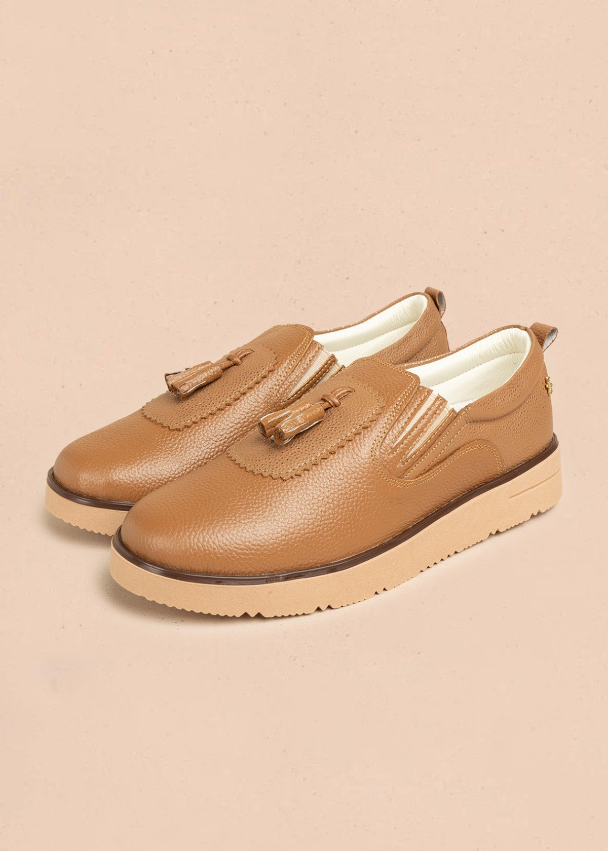 Mocasines de cuero color miel con borla 106466