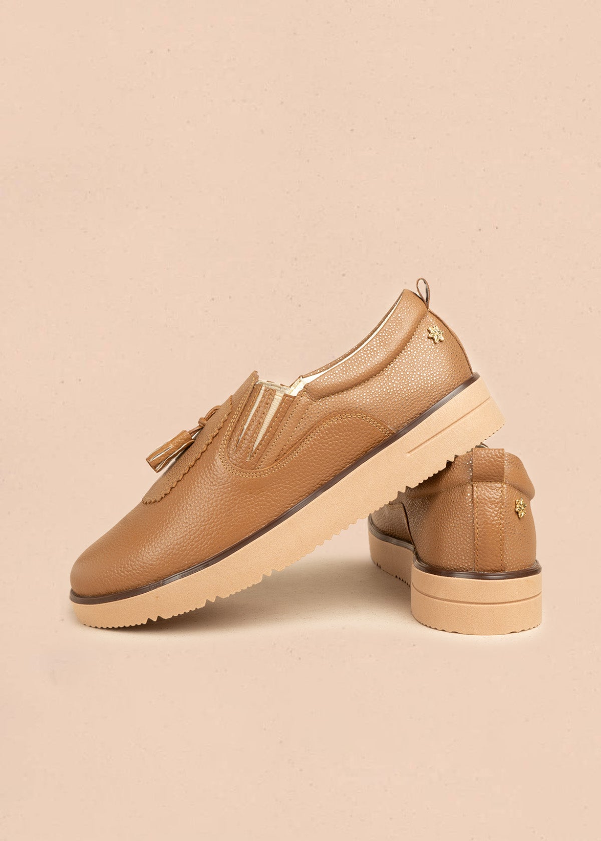 Mocasines de cuero color miel con borla 106466