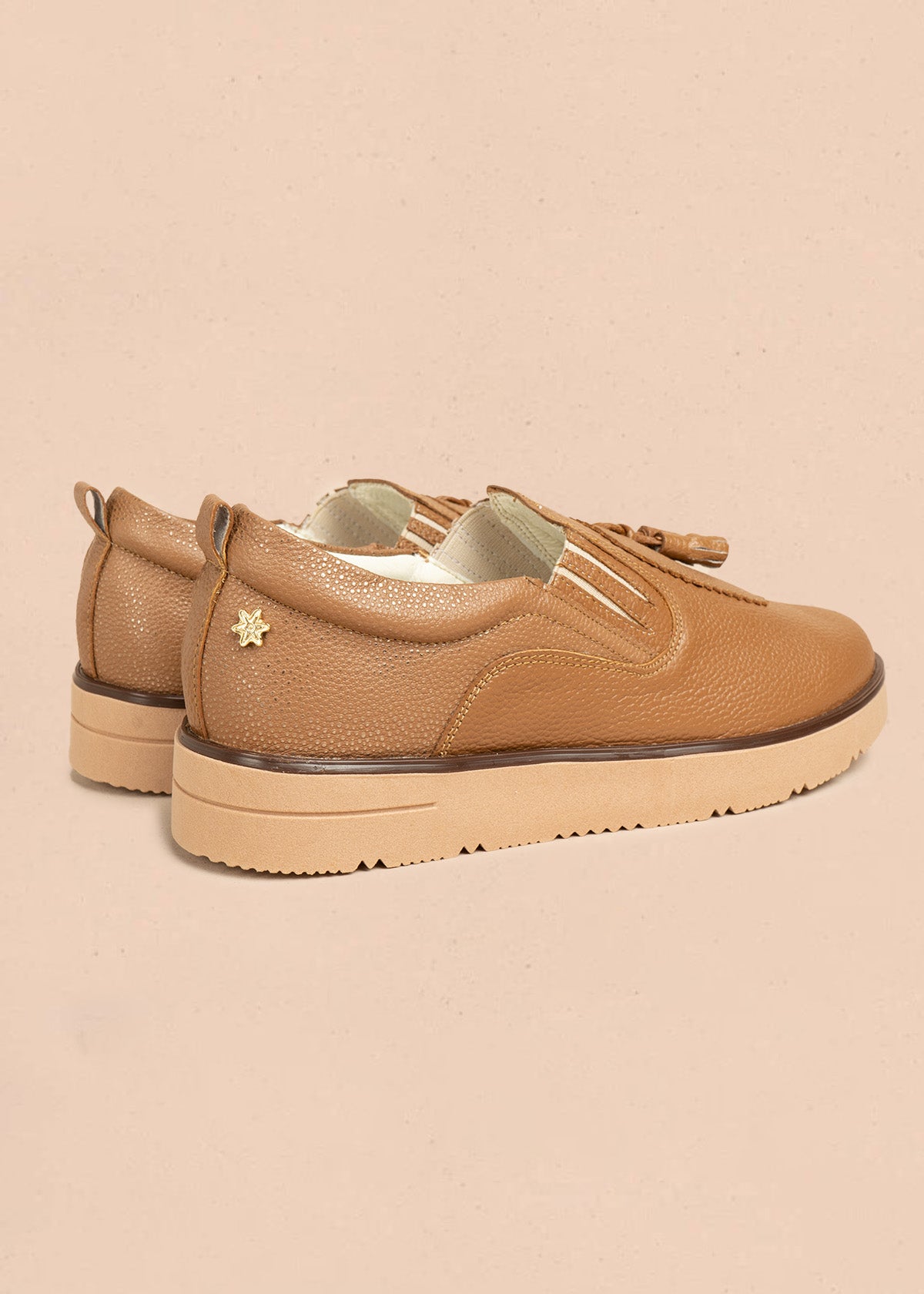 Mocasines de cuero color miel con borla 106466