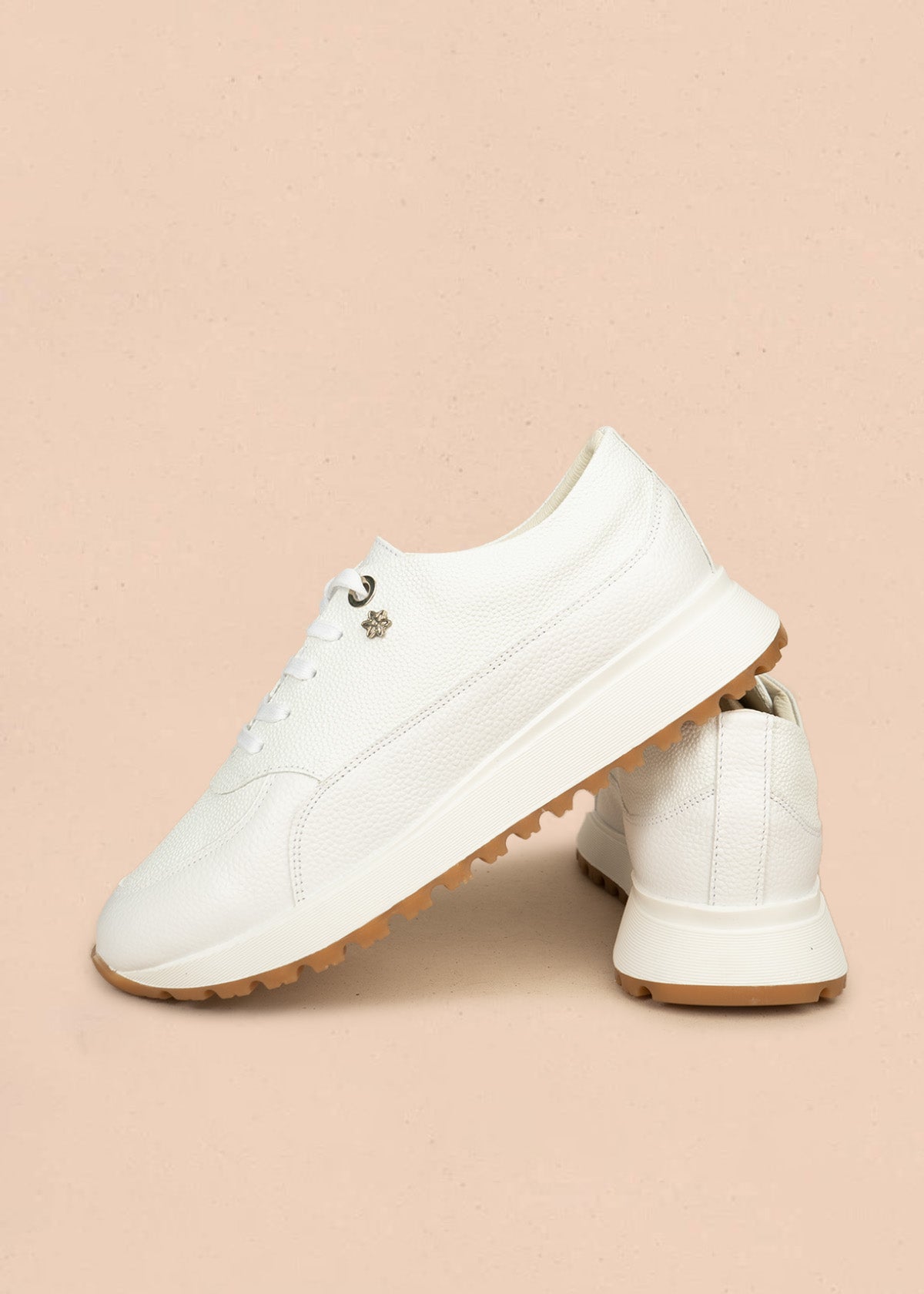Tenis casuales de cuero color blanco 106468