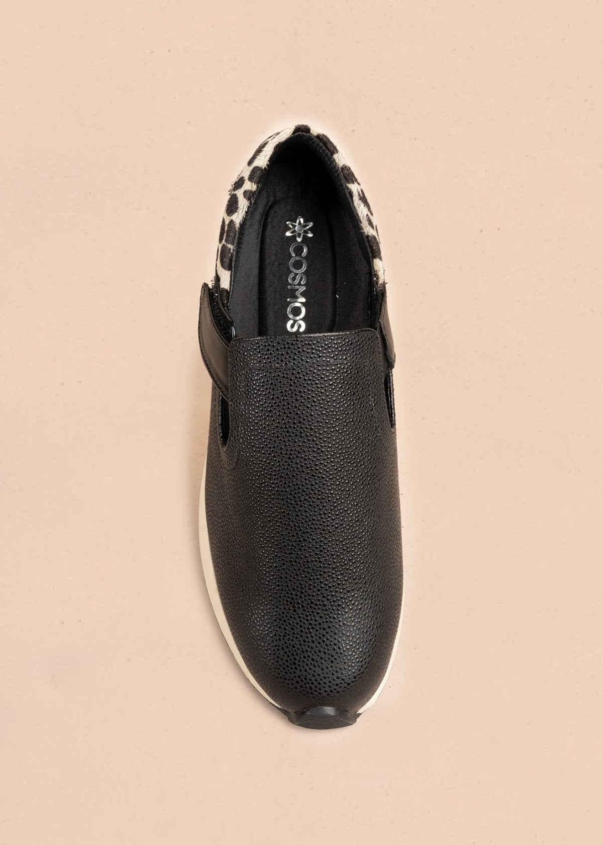 Zapatos cerrados en cuero color negro con detalle animal print 106476