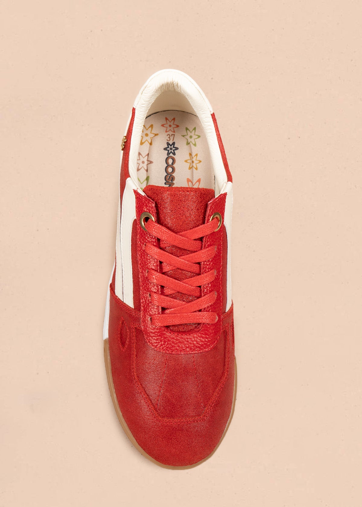 Tenis casuales en cuero color rojo con franja lateral 106478
